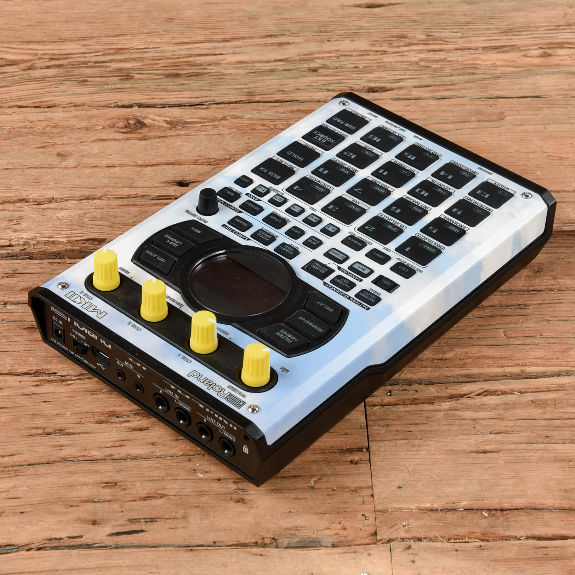 Roland SP-404MkII Keyboards and Synths / Drum Machines