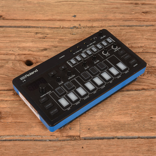 Roland J-6 AIRA Compact Chord Synthesizer Keyboards and Synths / Workstation Keyboards