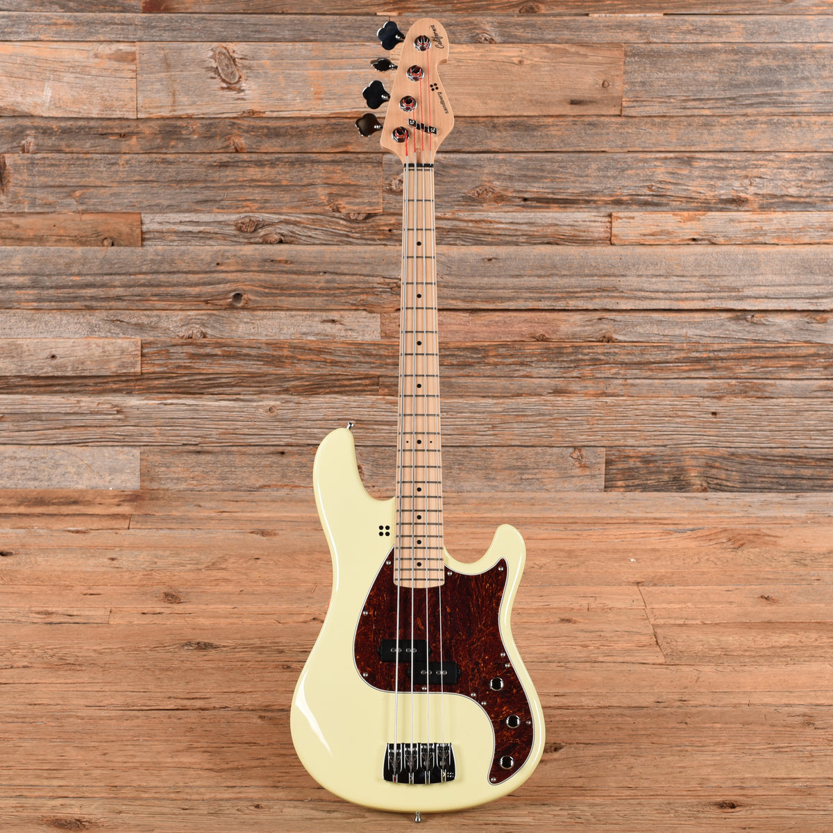 Sandberg Greenline VS4 Short Scale Creme High Gloss Bass Guitars