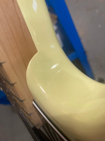 Sandberg Greenline VS4 Short Scale Creme High Gloss Bass Guitars