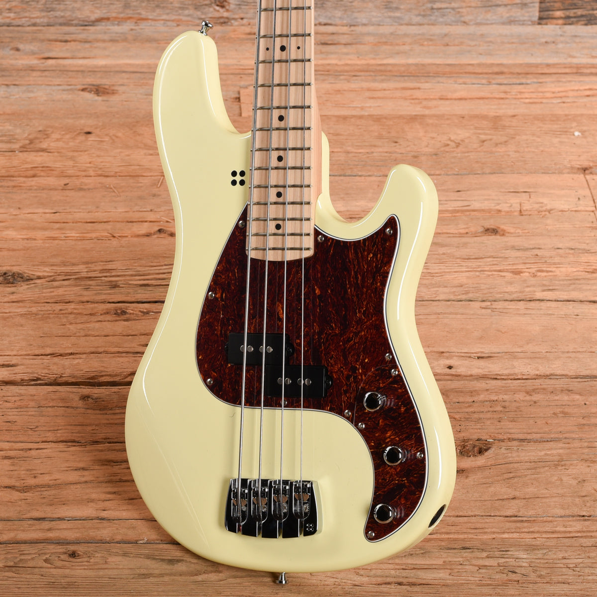 Sandberg Greenline VS4 Short Scale Creme High Gloss Bass Guitars