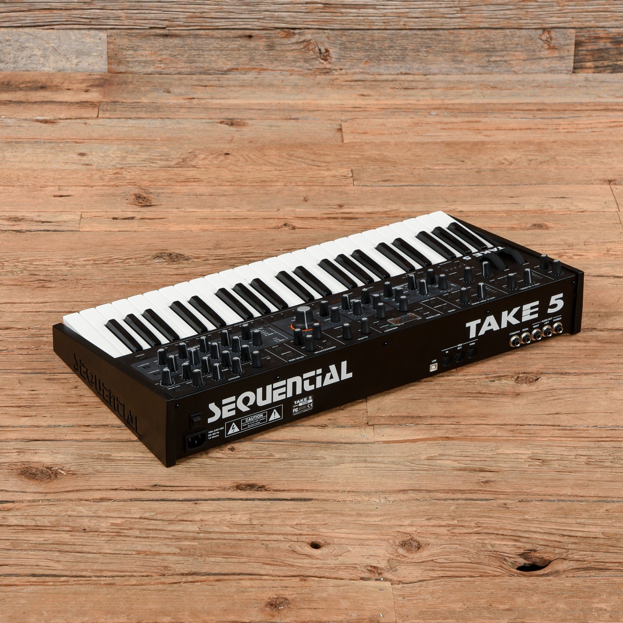 Sequential Circuits Take 5 44-Key 5-Voice Compact Polyphonic Synthesizer Keyboards and Synths / Synths / Analog Synths