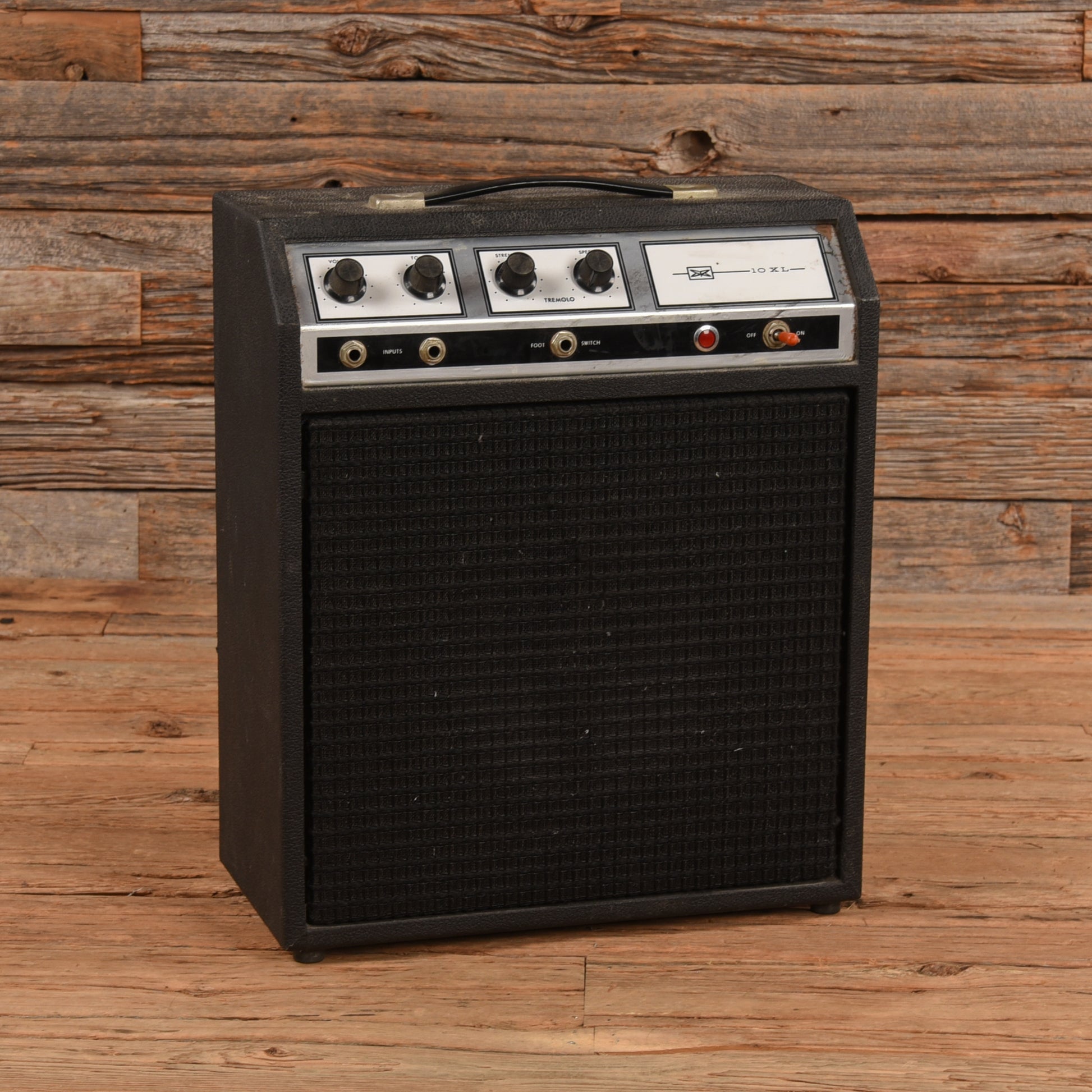 Silvertone 10XL 10-Watt 1x8" Guitar Combo  1970s Amps / Guitar Amps / Guitar Cabinets