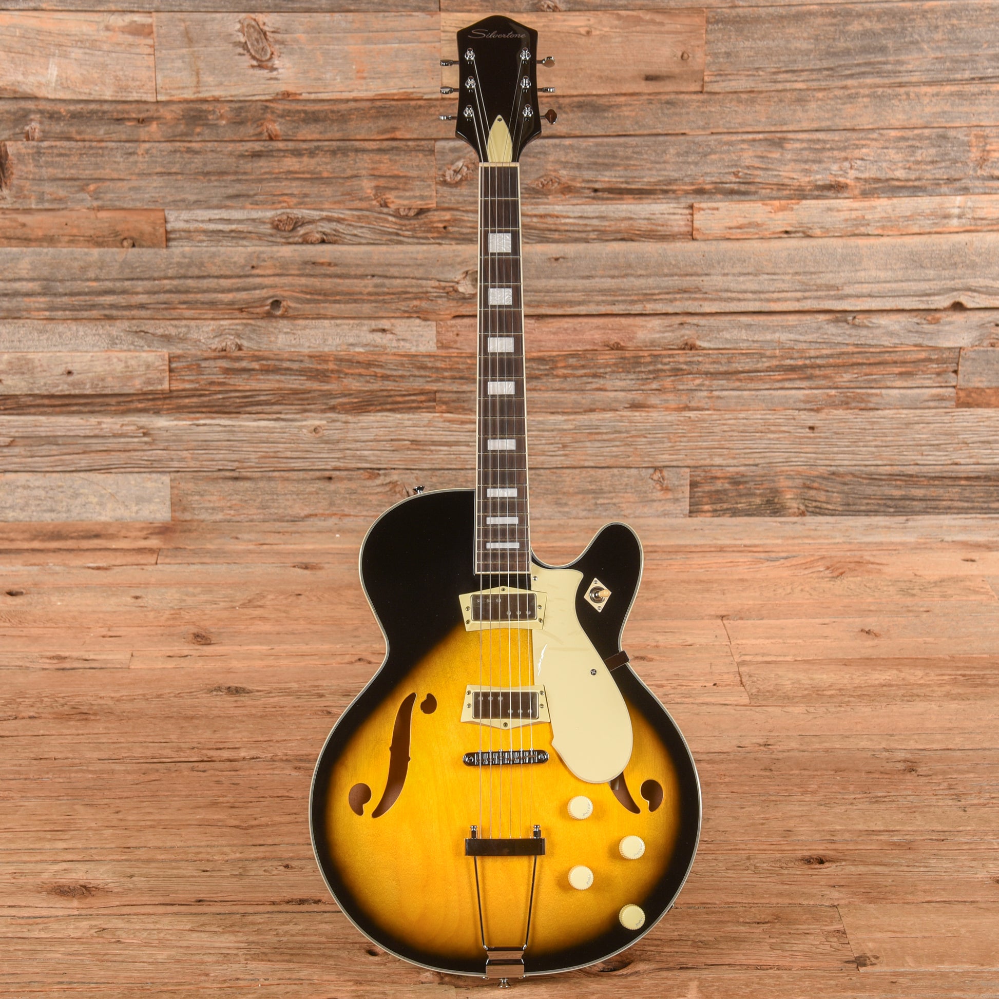 Silvertone 1446 TTSB Single Cut Semi-Hollow Electric Guitar w/ Trapeze Tailpiece Tobacco Sunburst Electric Guitars