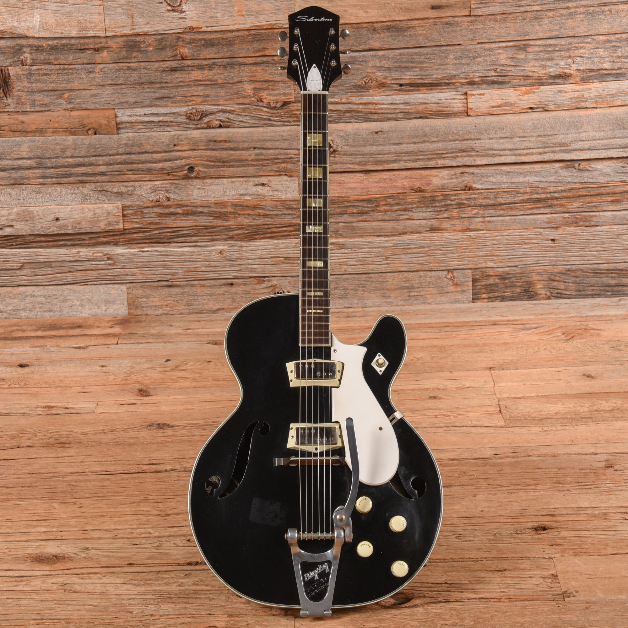 Silvertone 1446 Black 1960s Electric Guitars / Solid Body