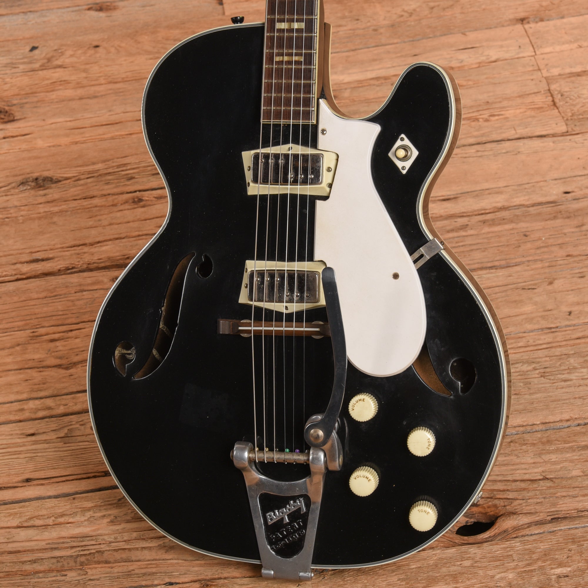 Silvertone 1446 Black 1960s Electric Guitars / Solid Body