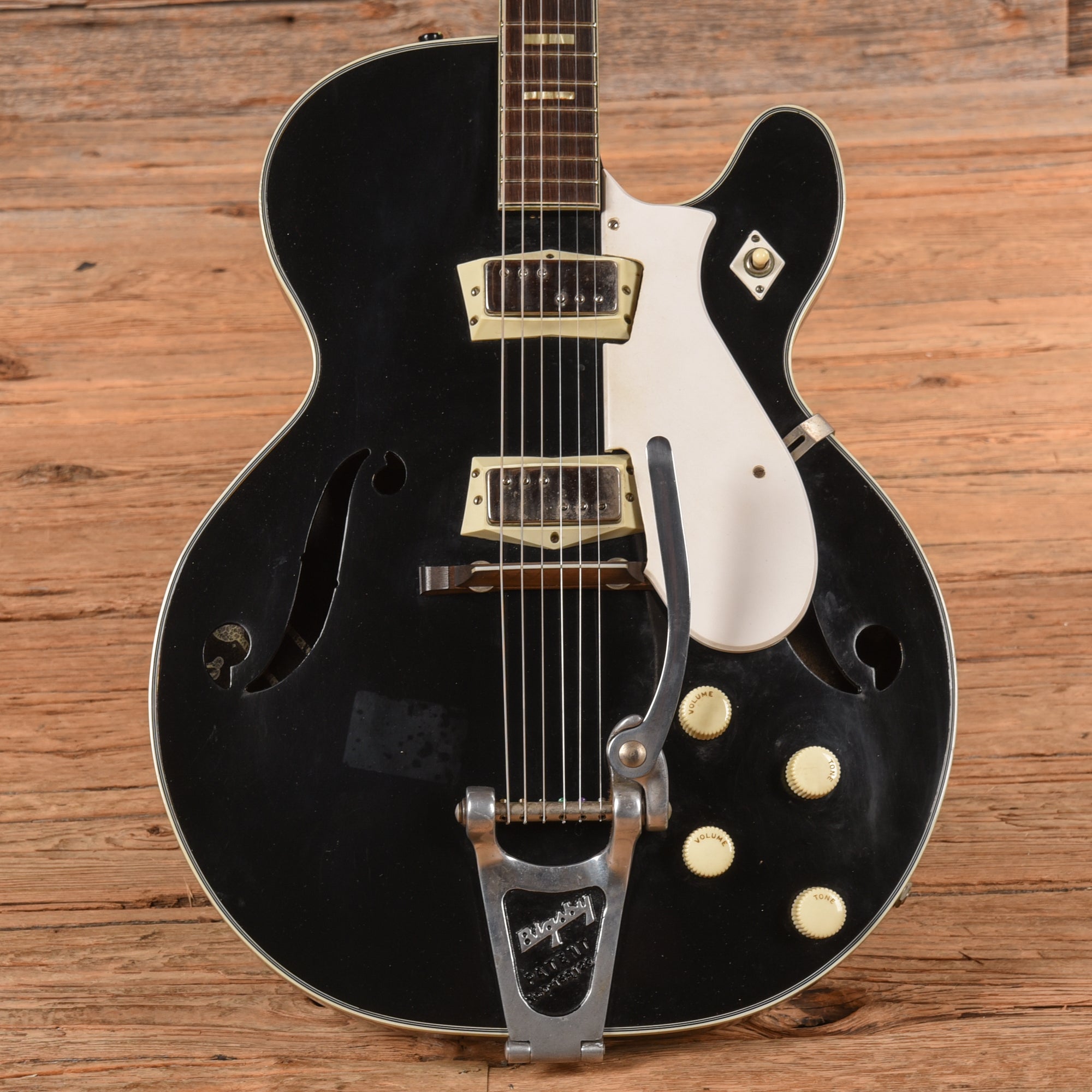 Silvertone 1446 Black 1960s Electric Guitars / Solid Body
