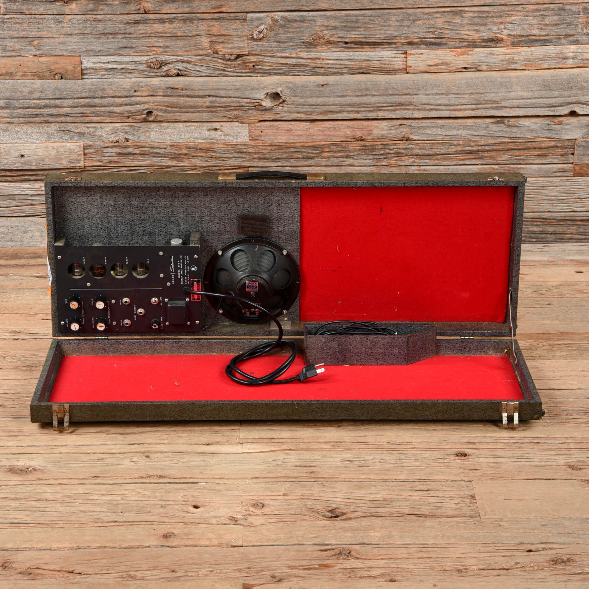 Silvertone 1457 w/ Amp in Case Red Burst 1965 Electric Guitars / Solid Body