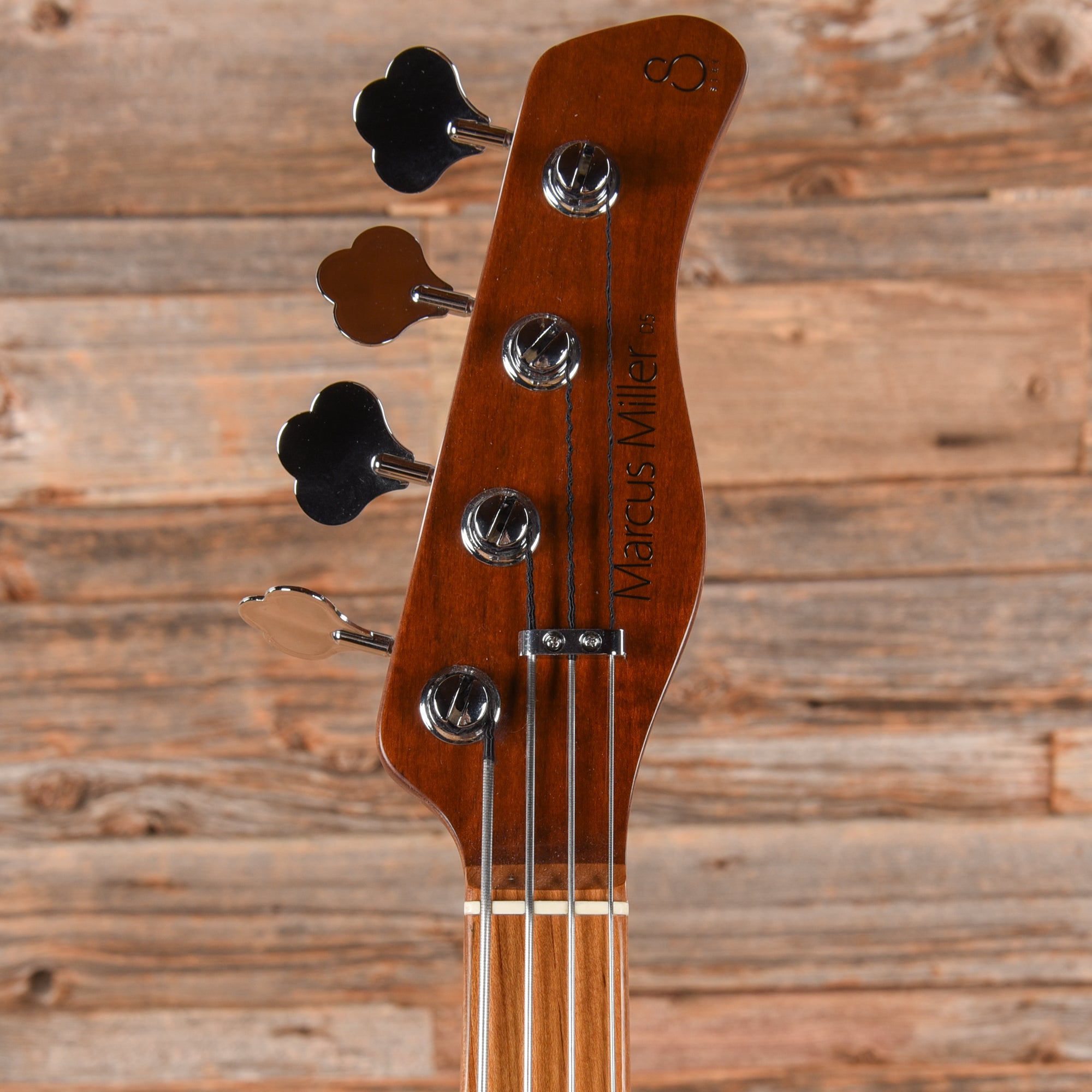 Sire Marcus Miller D5 Vintage White 2023 Bass Guitars / 4-String