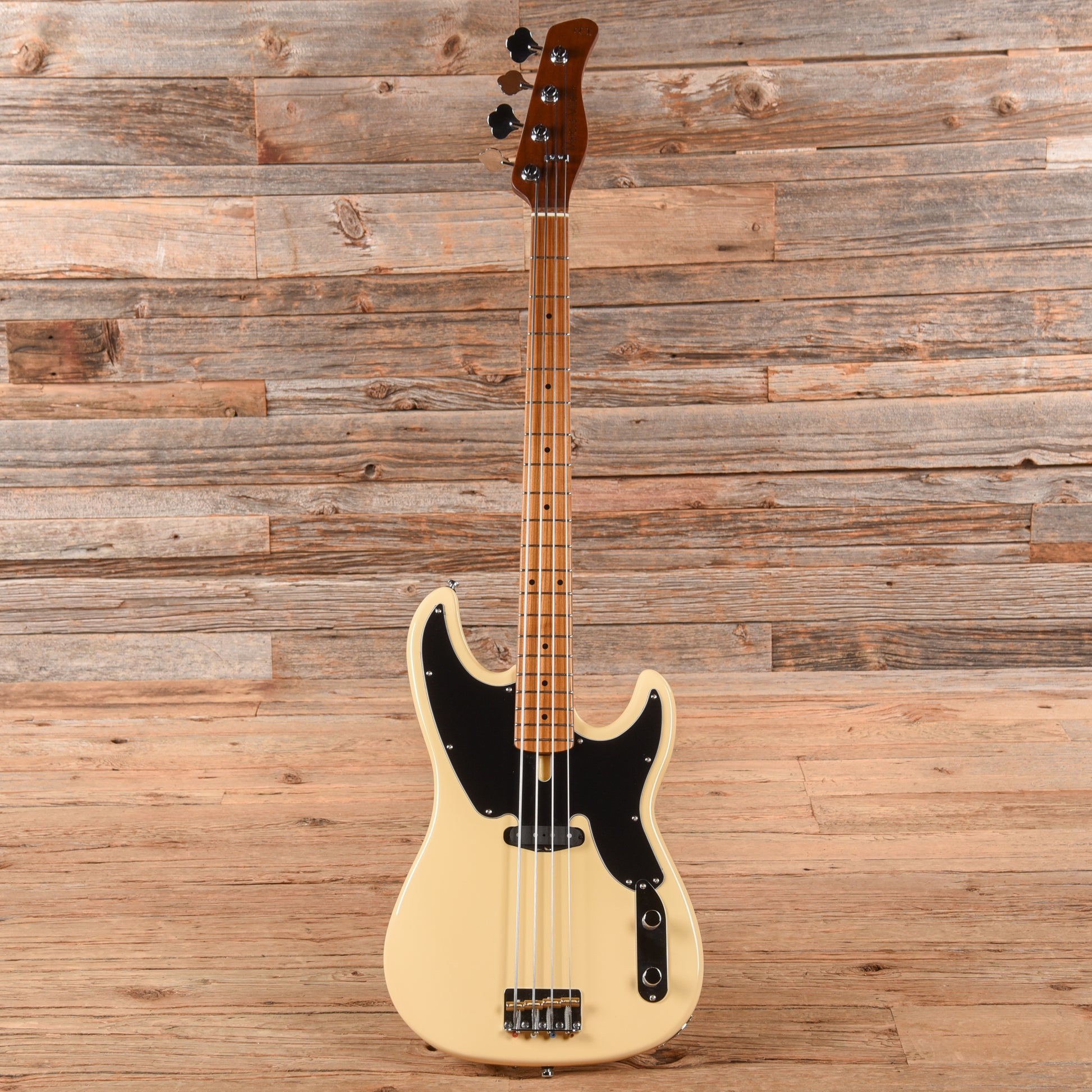 Sire Marcus Miller D5 Vintage White 2023 Bass Guitars / 4-String