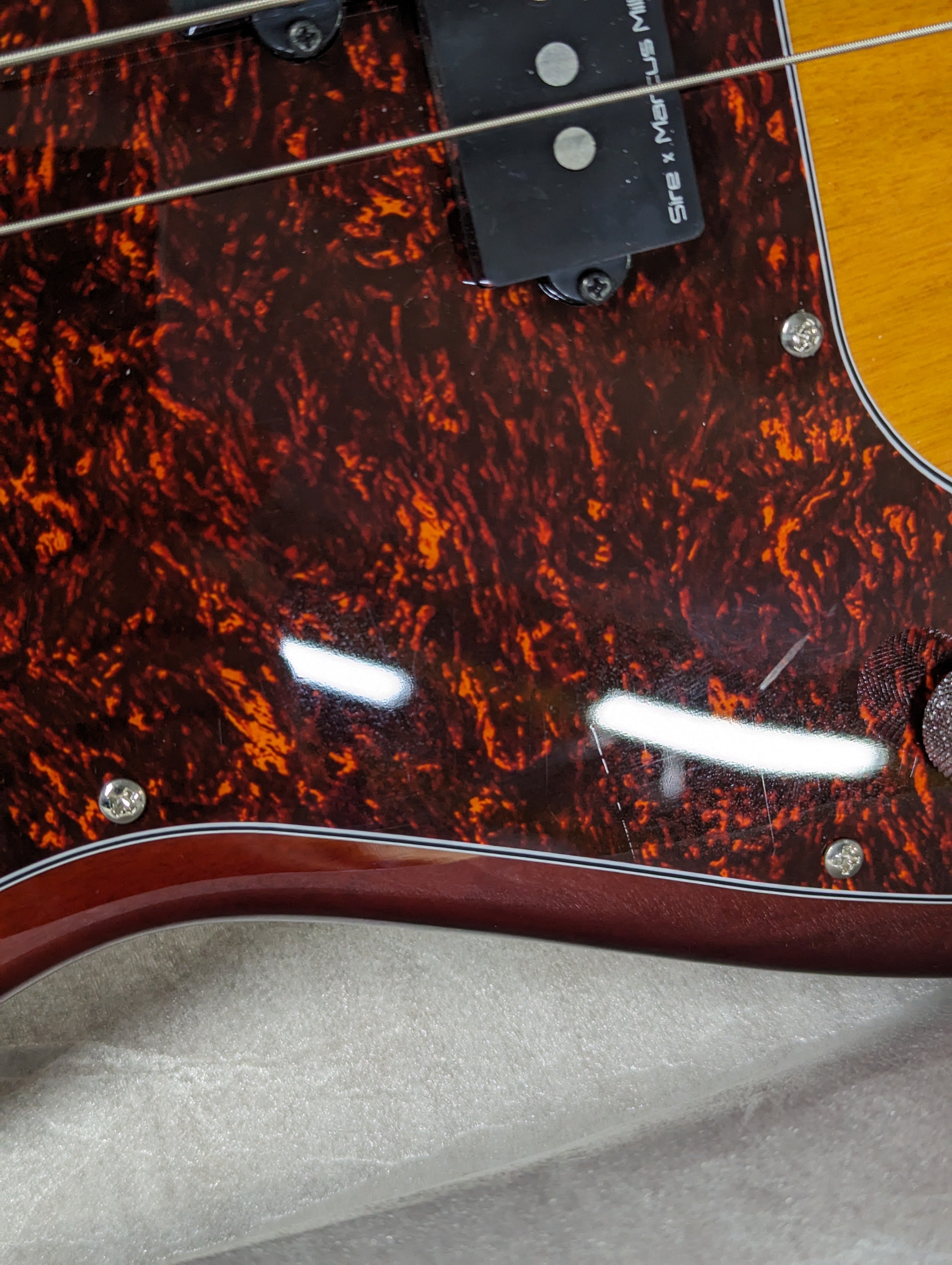 Sire Marcus Miller P5 Alder 4-String Tobacco Sunburst LEFTY Bass Guitars / 4-String