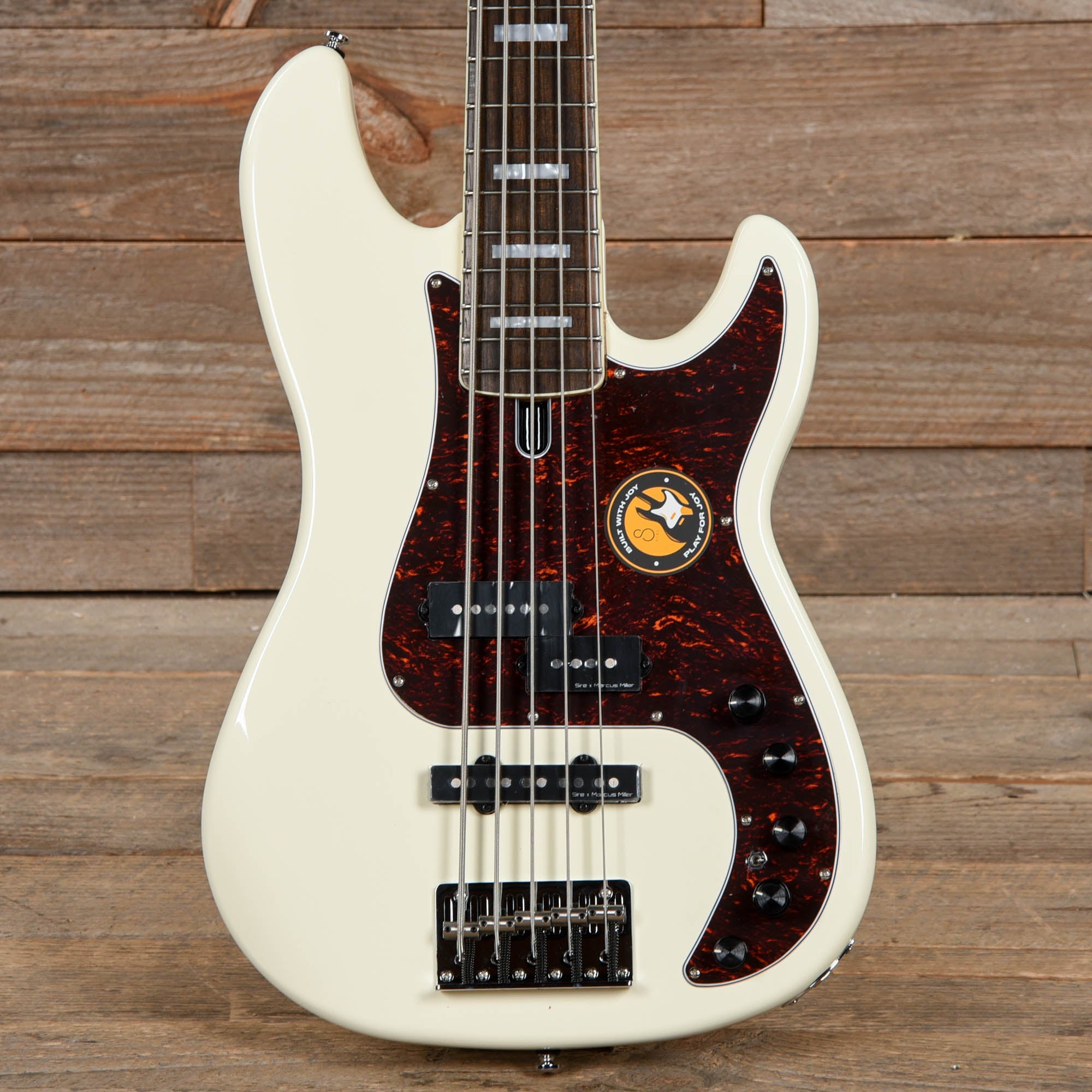 Sire Marcus Miller P7 Alder 5-String Antique White (2nd Gen) Bass Guitars / 5-String or More