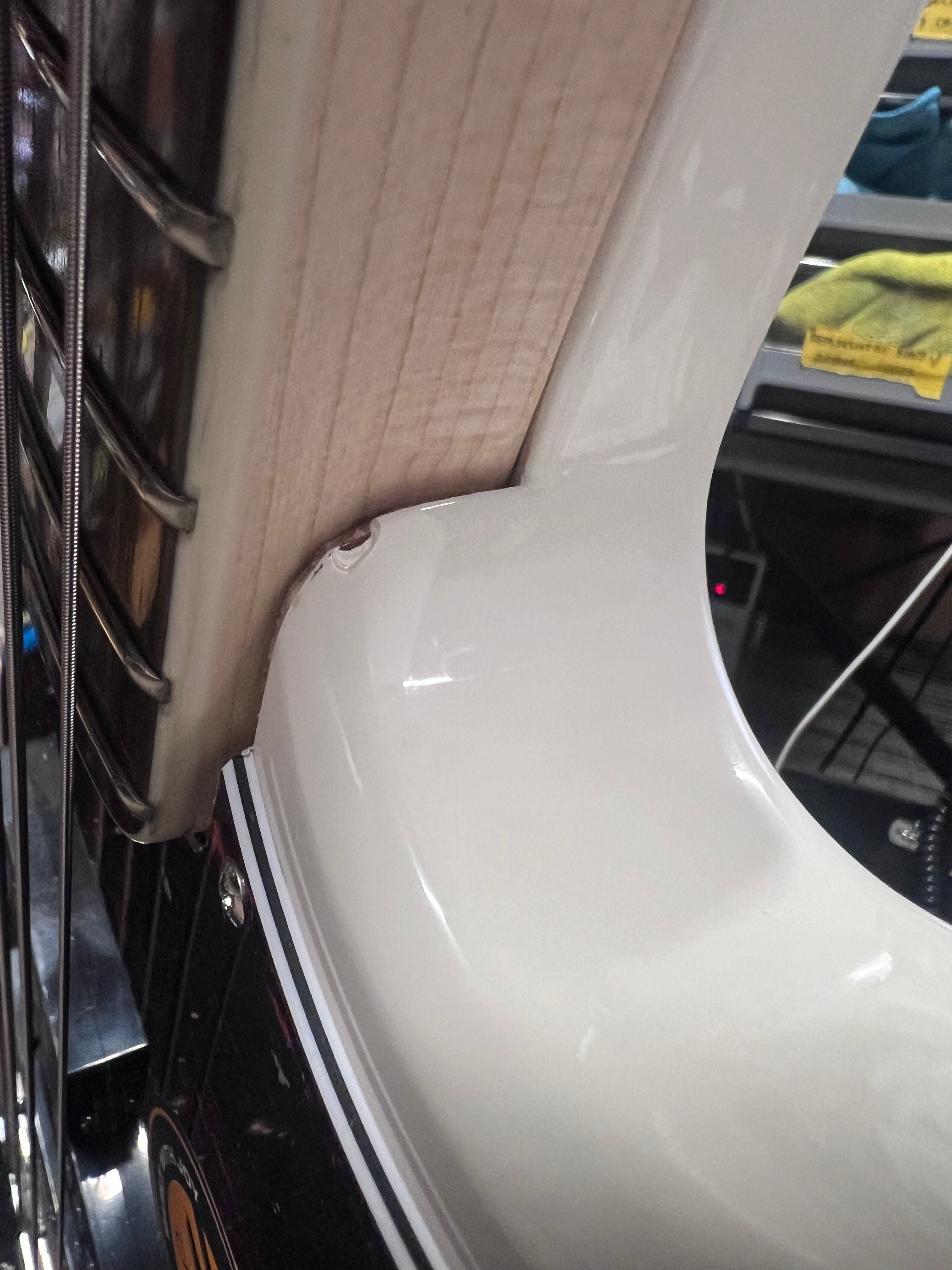 Sire Marcus Miller P7 Alder 5-String Antique White (2nd Gen) Bass Guitars / 5-String or More