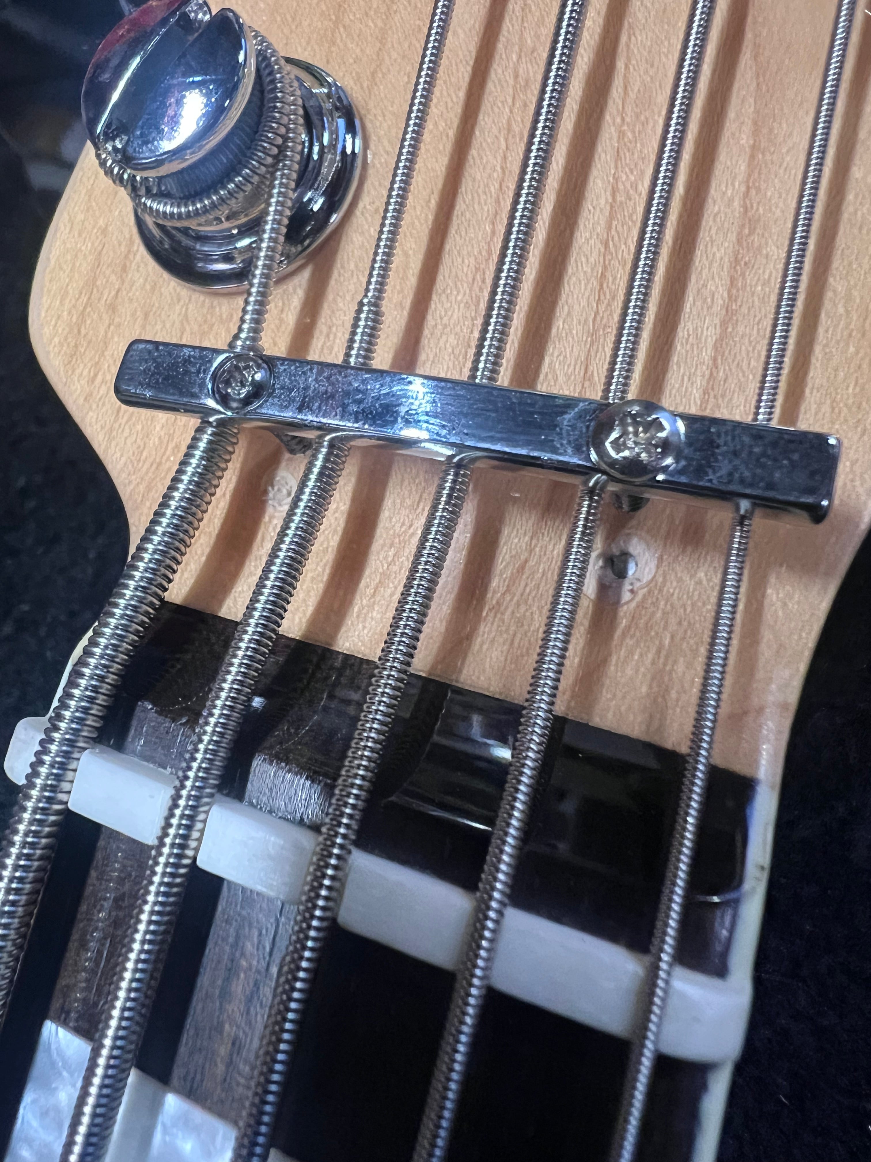 Sire Marcus Miller P7 Alder 5-String Antique White (2nd Gen) Bass Guitars / 5-String or More
