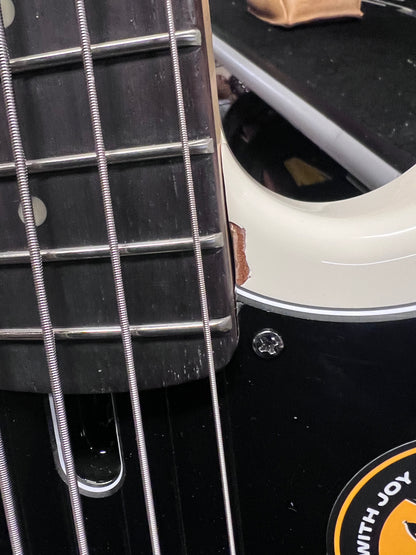 Sire Marcus Miller V3 5-String Antique White (2nd Gen) Bass Guitars / 5-String or More