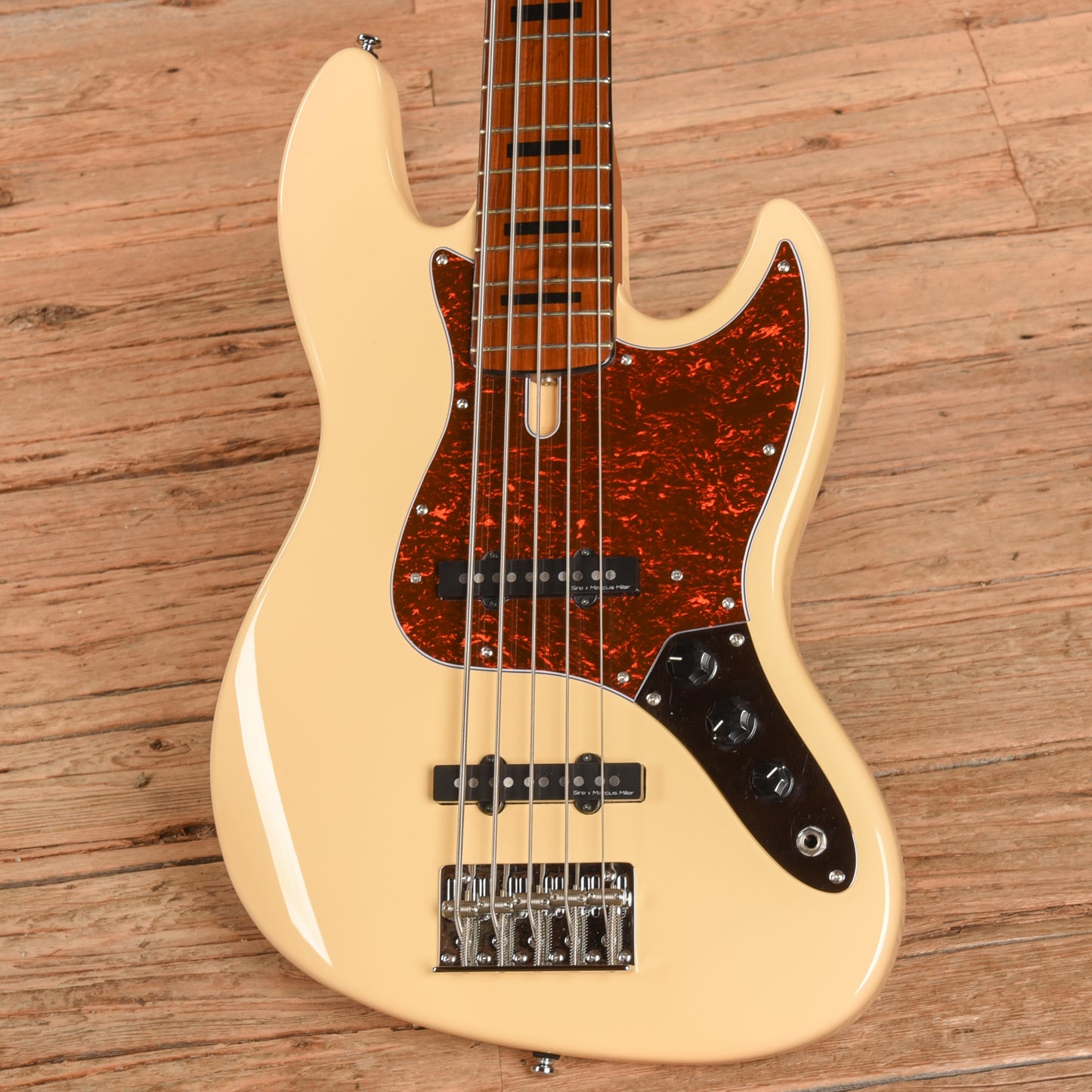 Sire Marcus Miller V5 5-String White Bass Guitars / 5-String or More