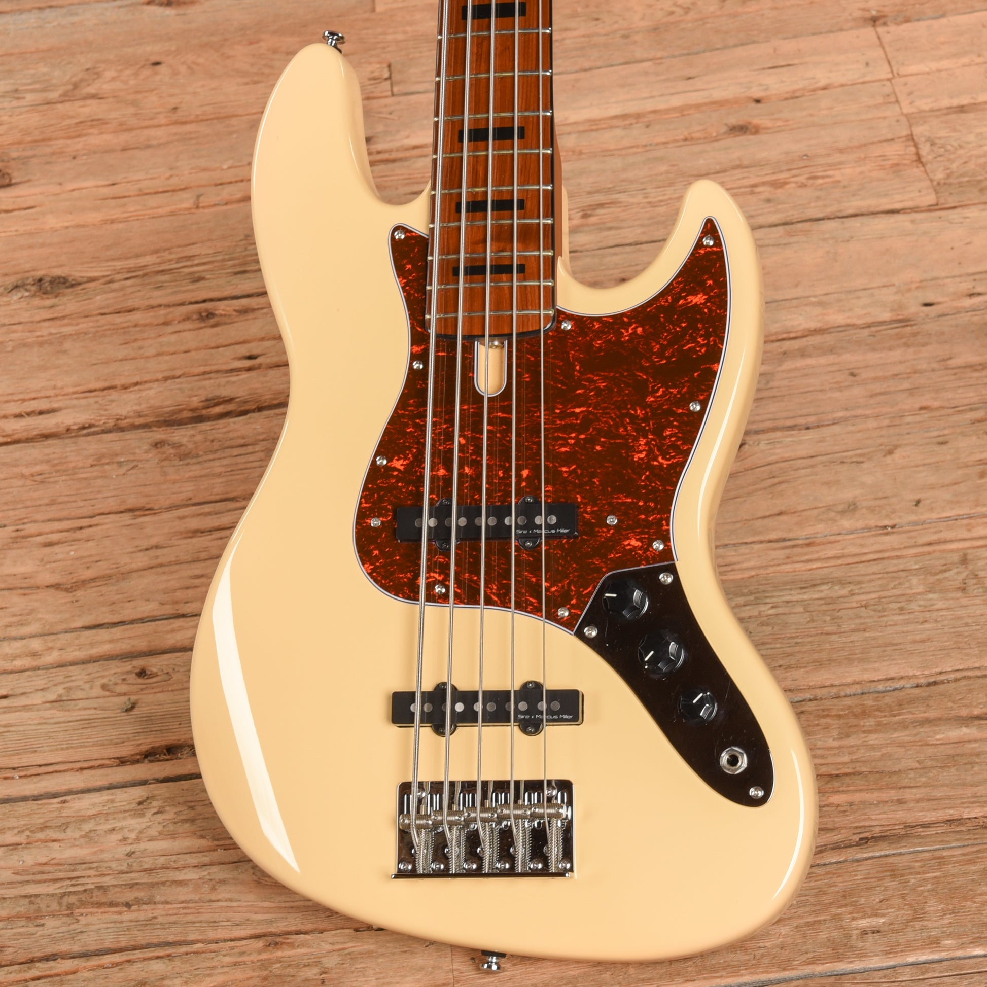 Sire Marcus Miller V5 5-String White Bass Guitars / 5-String or More