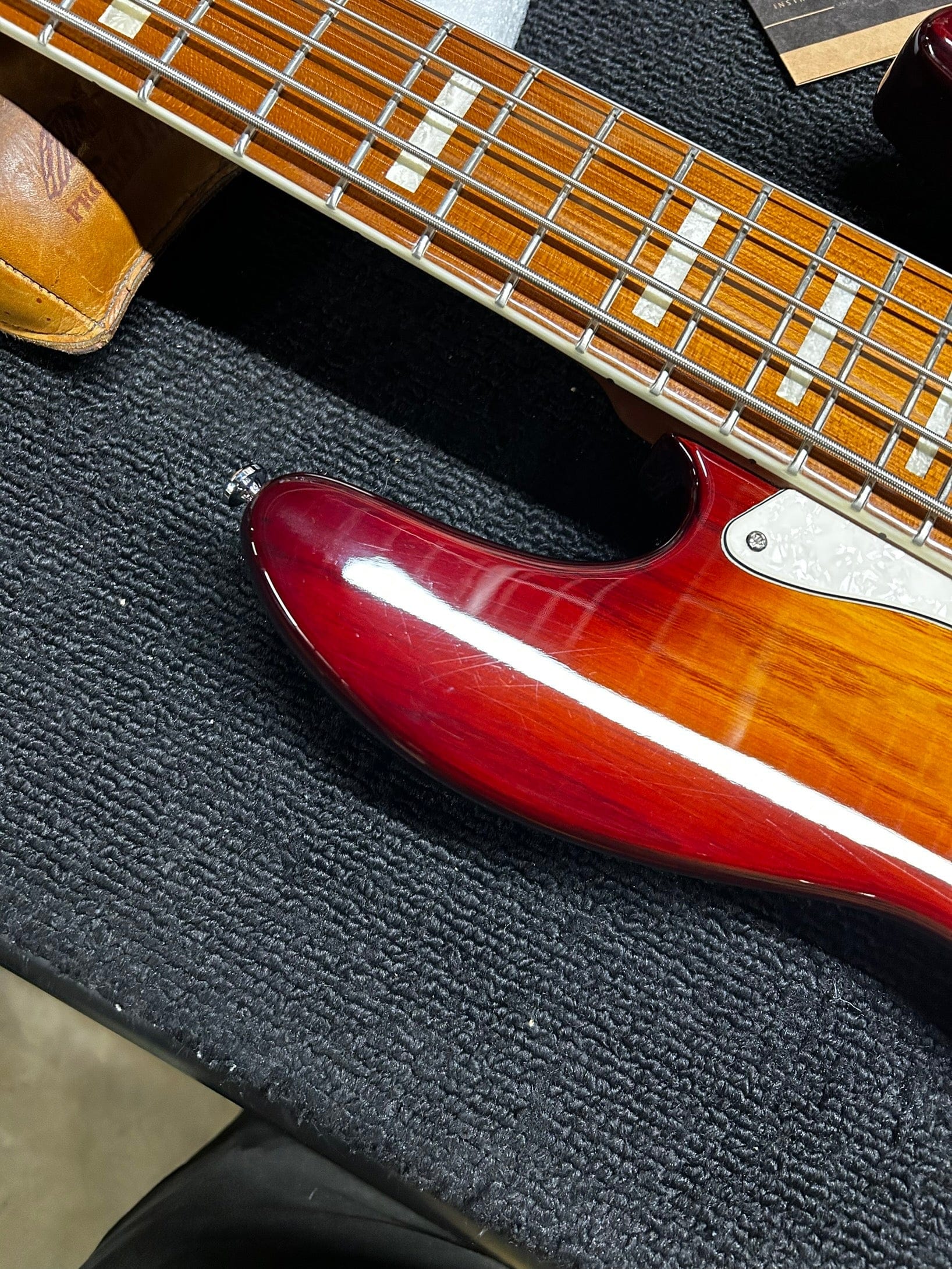Sire Marcus Miller V8 Swamp Ash 5-String Tobacco Sunburst Bass Guitars / 5-String or More