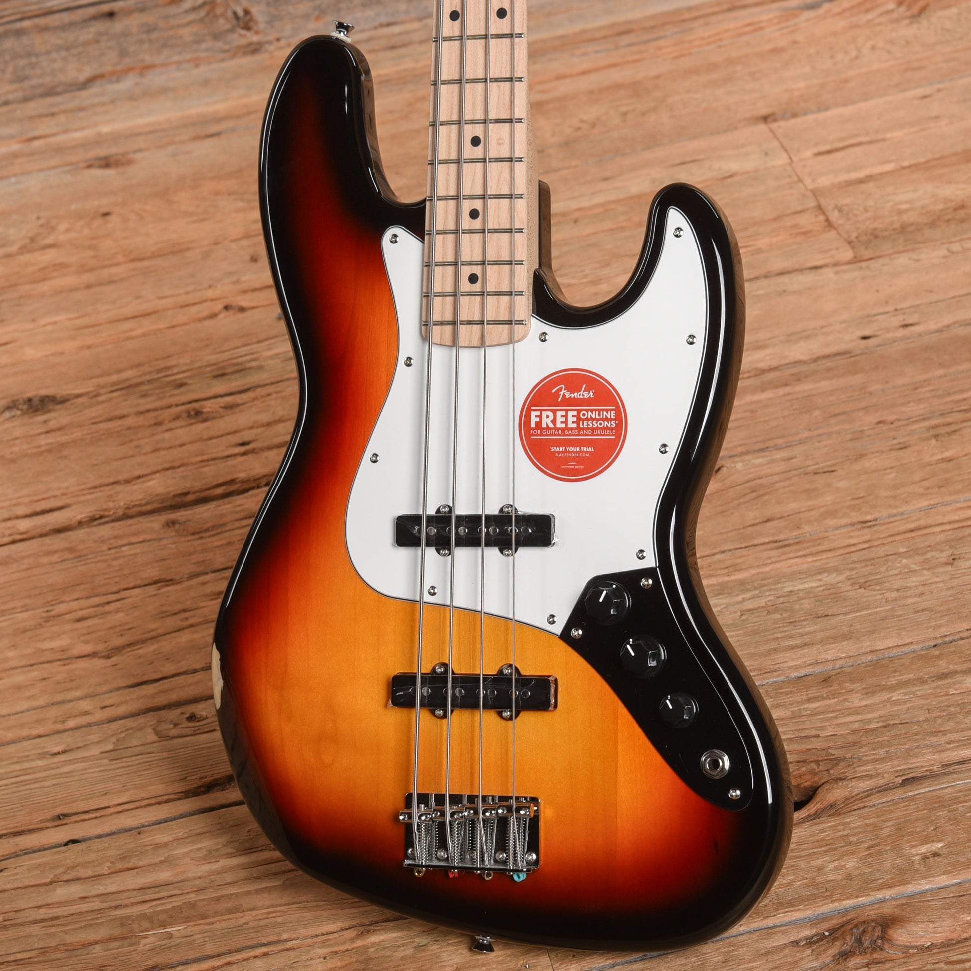Squier Affinity Jazz Bass 3-Tone Sunburst Bass Guitars / 4-String