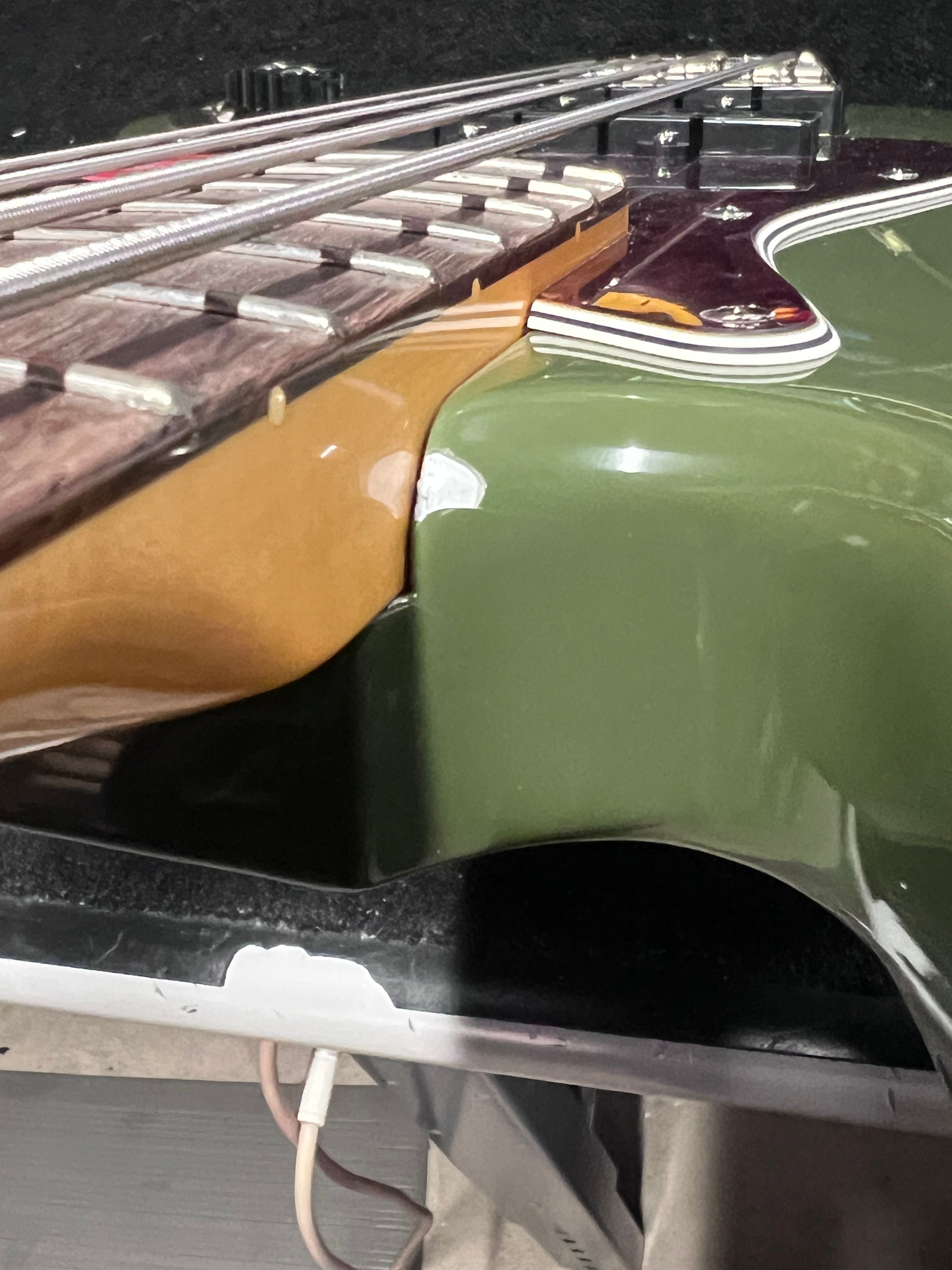 Squier Classic Vibe '60s Jazz Bass Olive Bass Guitars / 4-String