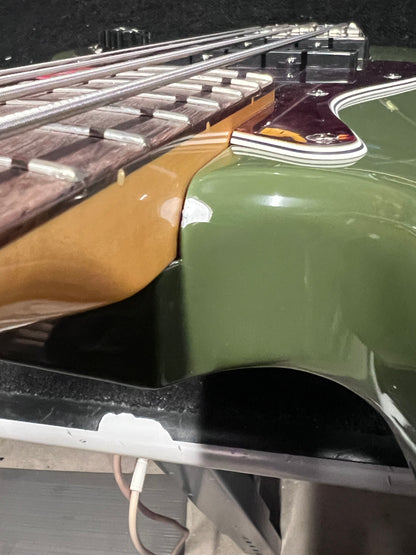 Squier Classic Vibe '60s Jazz Bass Olive Bass Guitars / 4-String