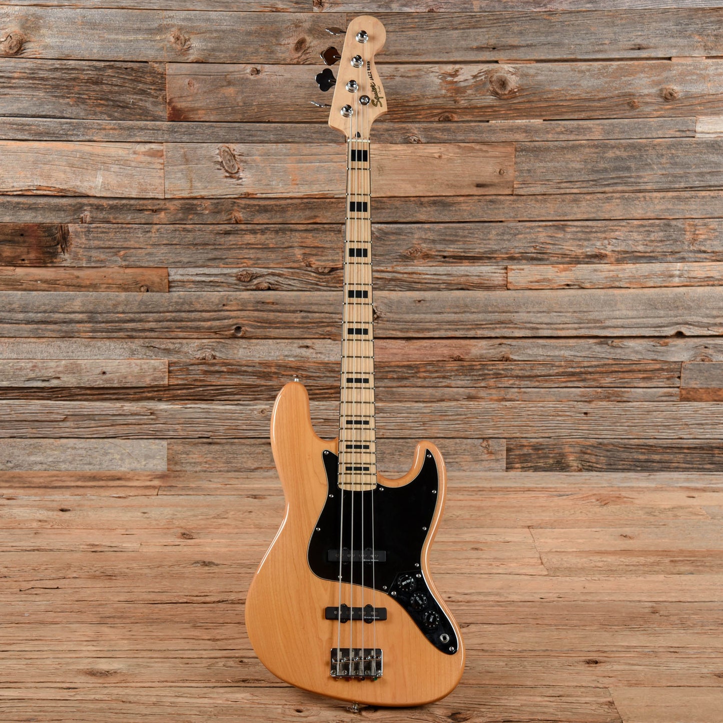 Squier Classic Vibe 70's Jazz Bass Natural Bass Guitars / 4-String