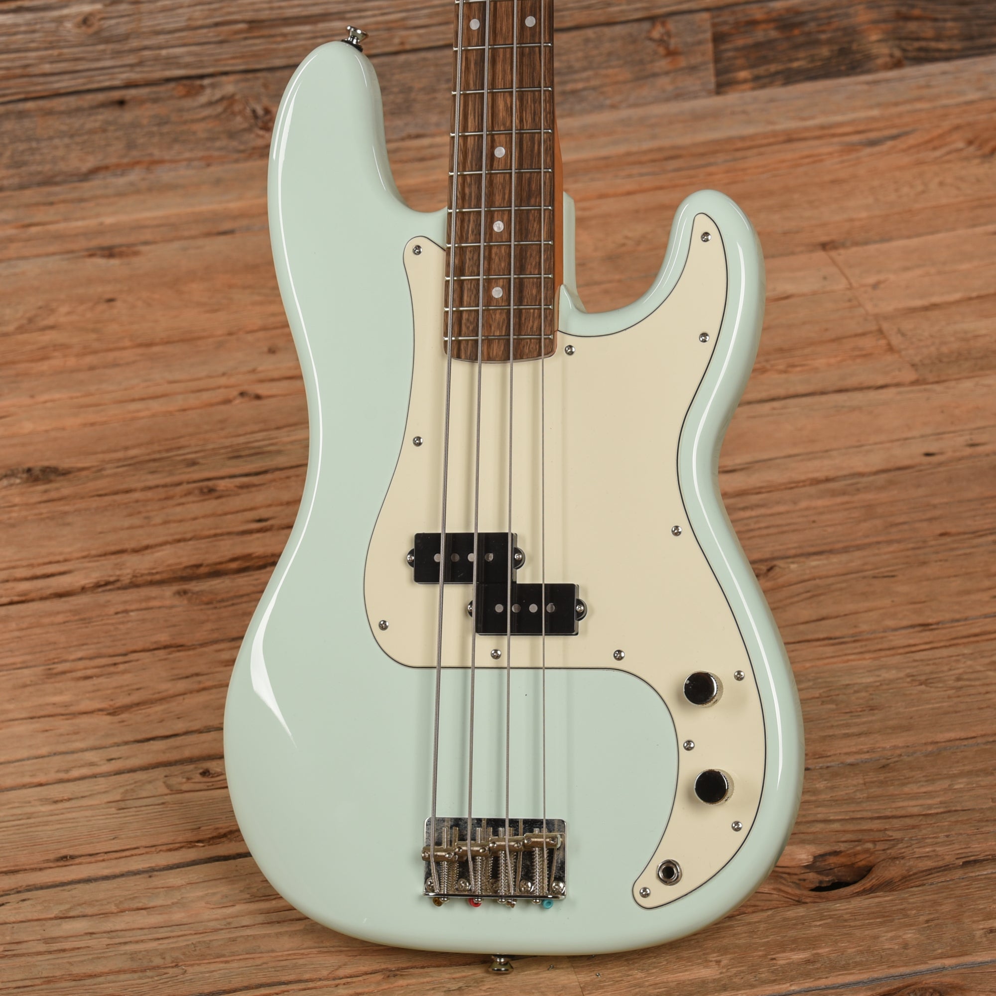 Squier FSR Classic Vibe '60s Precision Bass with Matching Headstock Sonic Blue 2022 Bass Guitars / 4-String