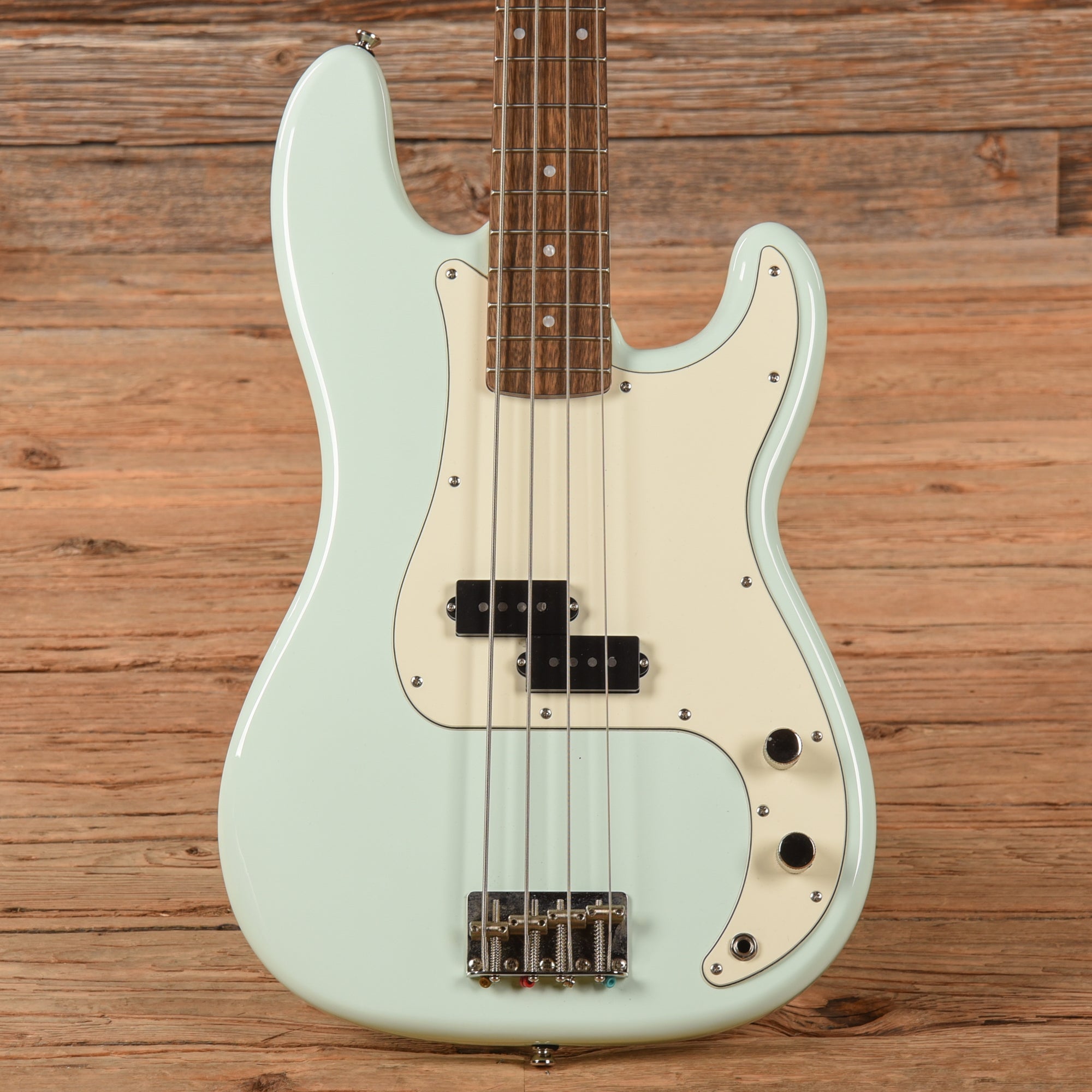 Squier FSR Classic Vibe '60s Precision Bass with Matching Headstock Sonic Blue 2022 Bass Guitars / 4-String