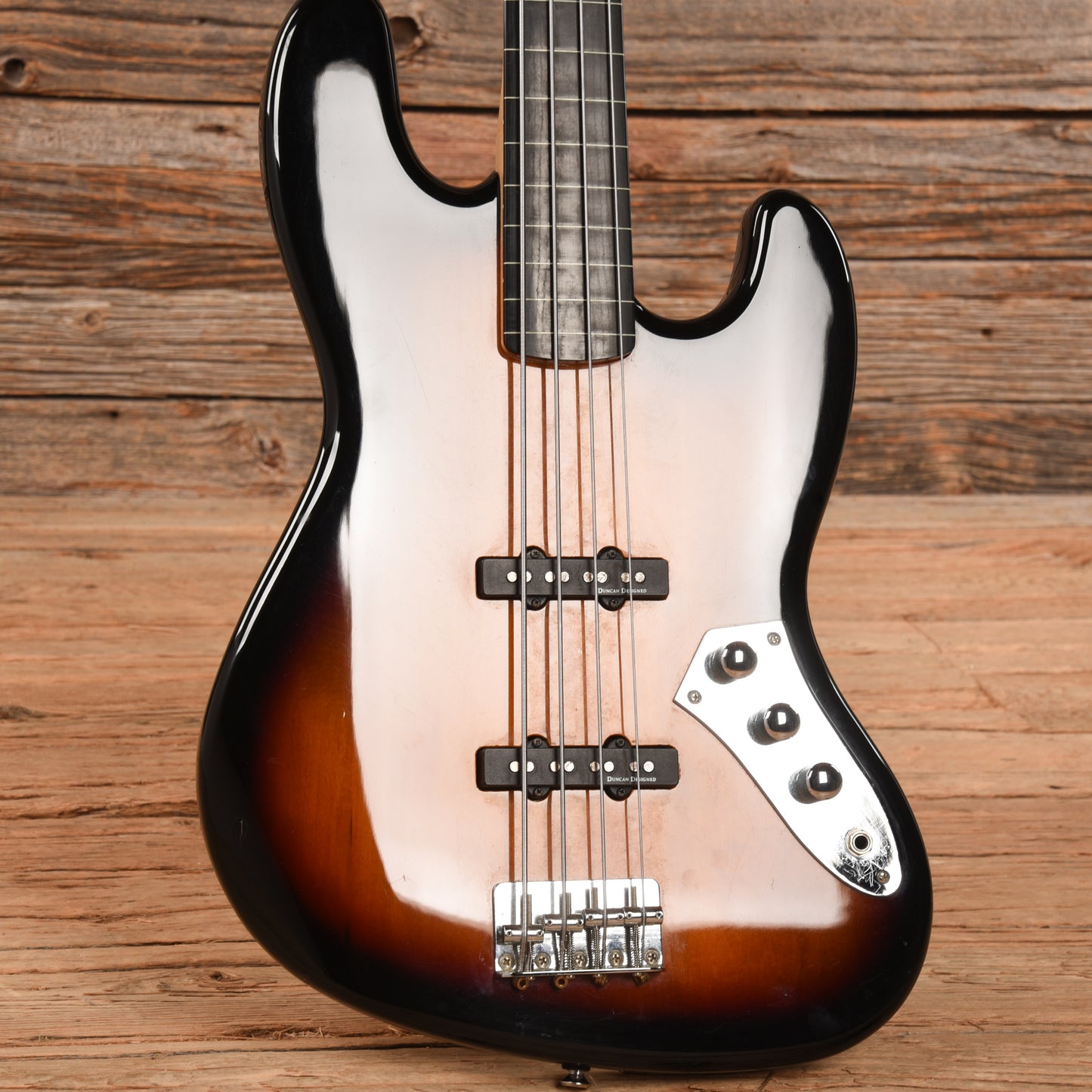 Squier Vintage Modified Fretless Jazz Bass Sunburst 2009 Bass Guitars / 4-String
