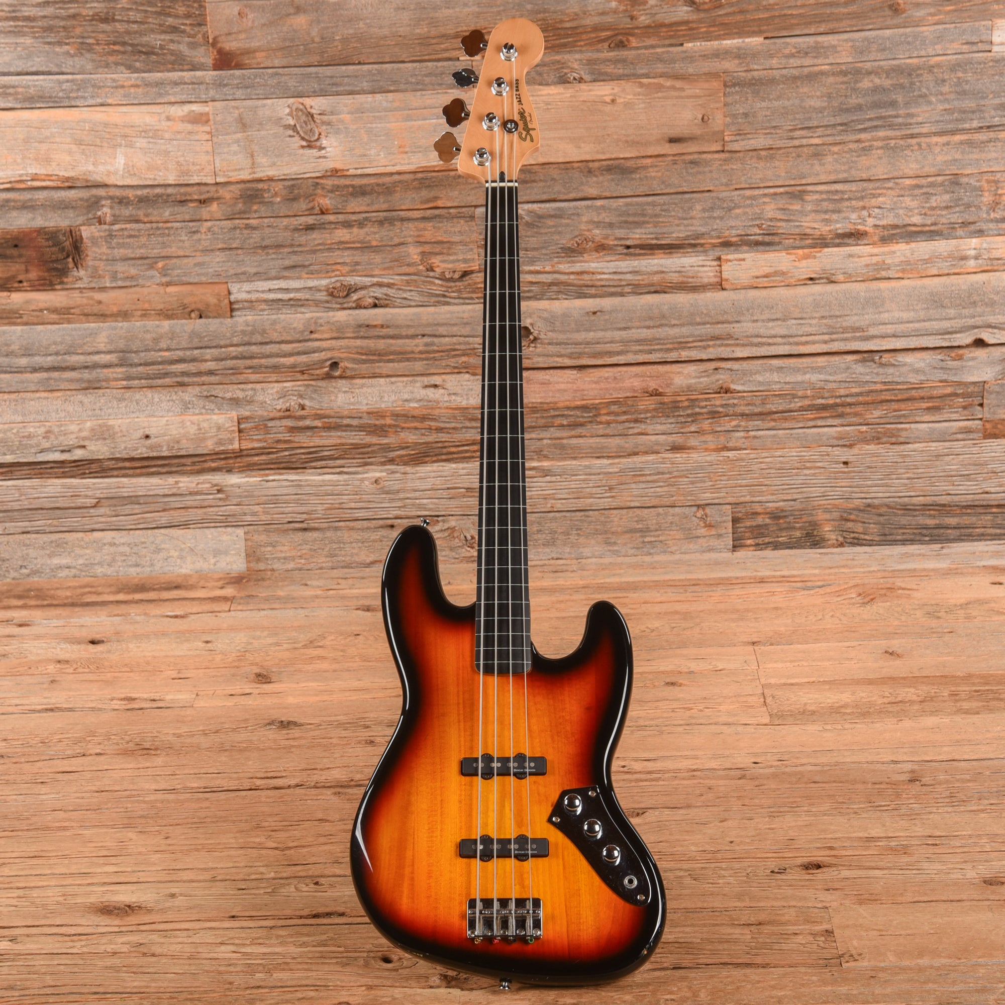 Squier Vintage Modified Jazz Bass Fretless 3-Color Sunburst 2010 Bass Guitars / 4-String