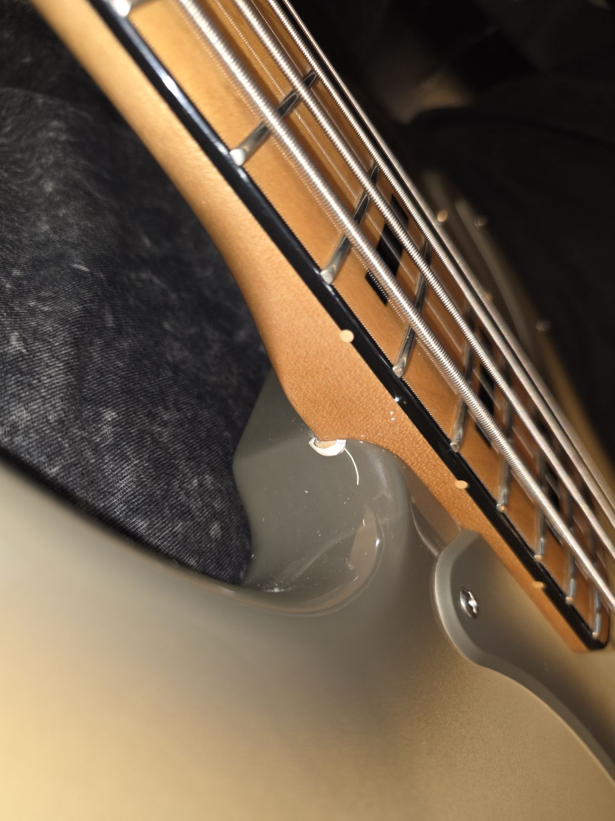 Squier Classic Vibe '70s Precision Bass Antigua Bass Guitars