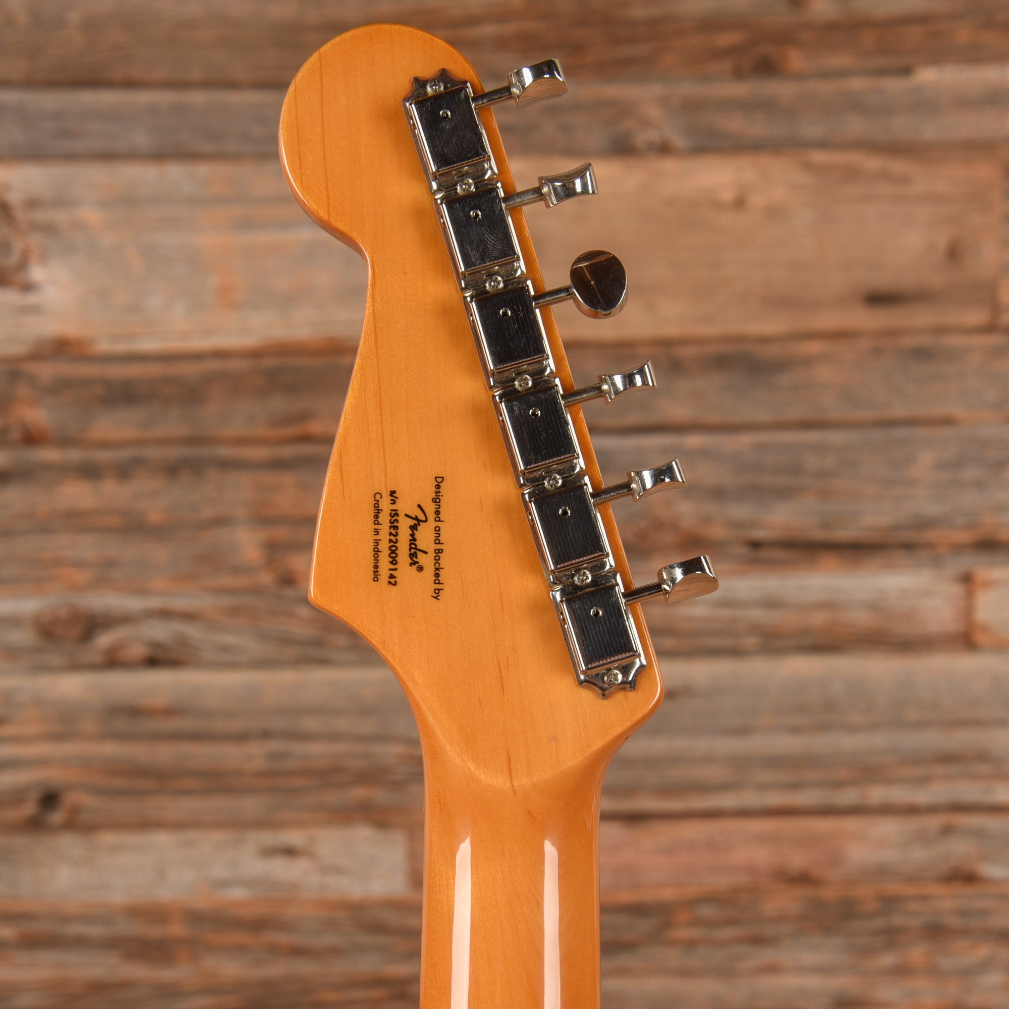 Squier Classic Vibe '60s Stratocaster HSS Shell Pink 3-Ply Parchment Electric Guitars / Solid Body