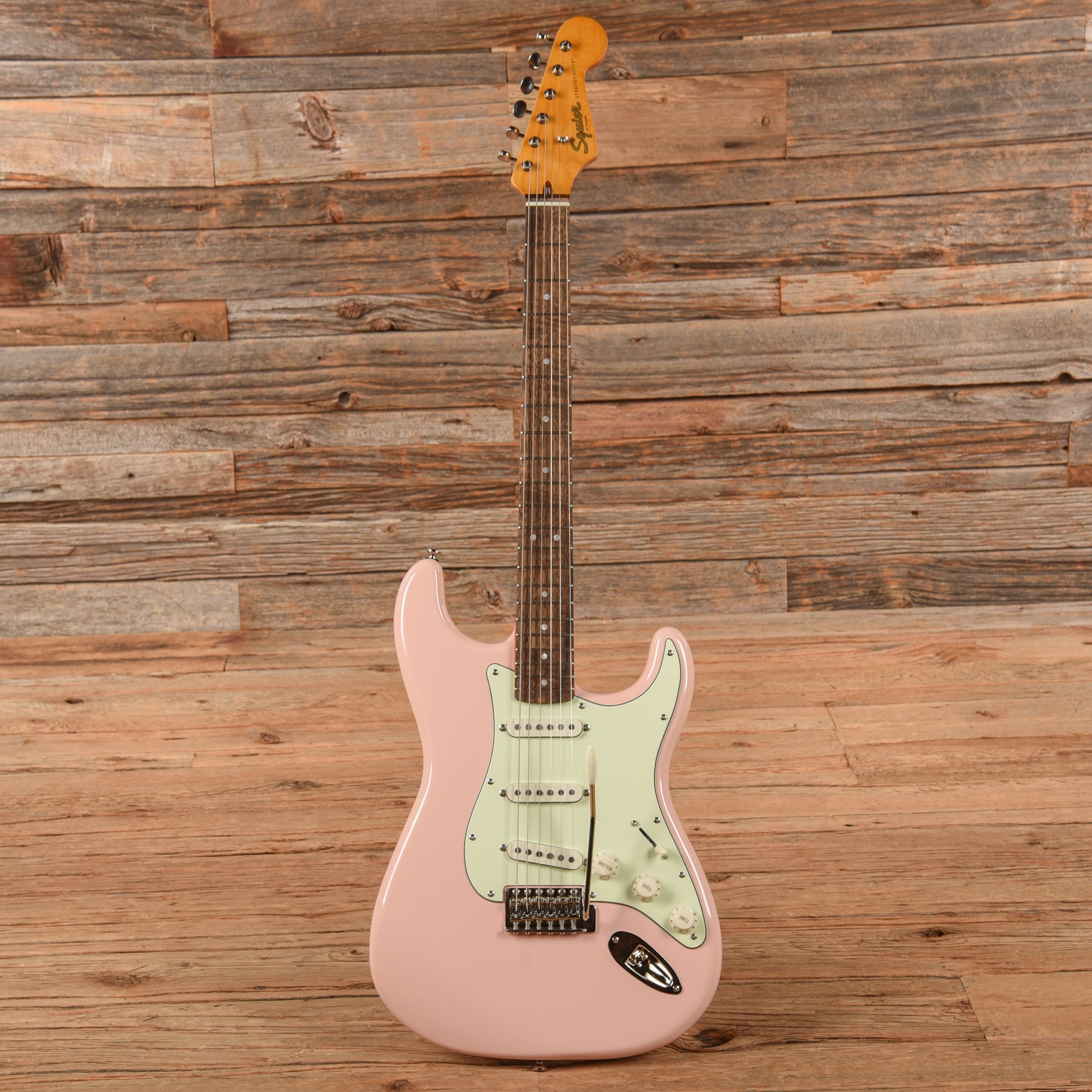 Squier Classic Vibe '60s Stratocaster Shell Pink w/Mint Pickguard Electric Guitars / Solid Body