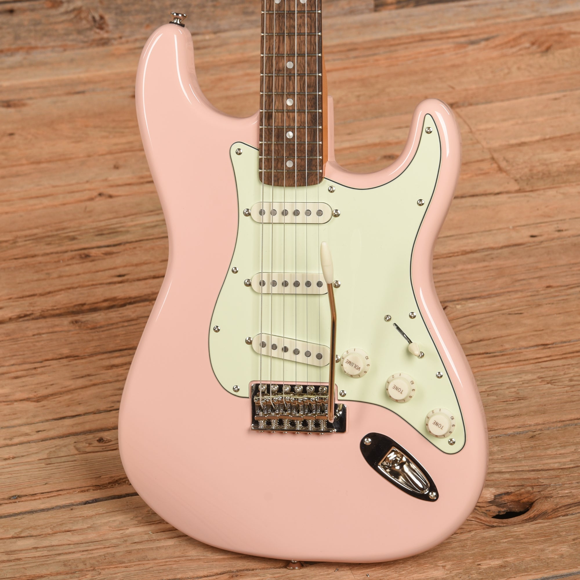 Squier Classic Vibe '60s Stratocaster Shell Pink w/Mint Pickguard Electric Guitars / Solid Body