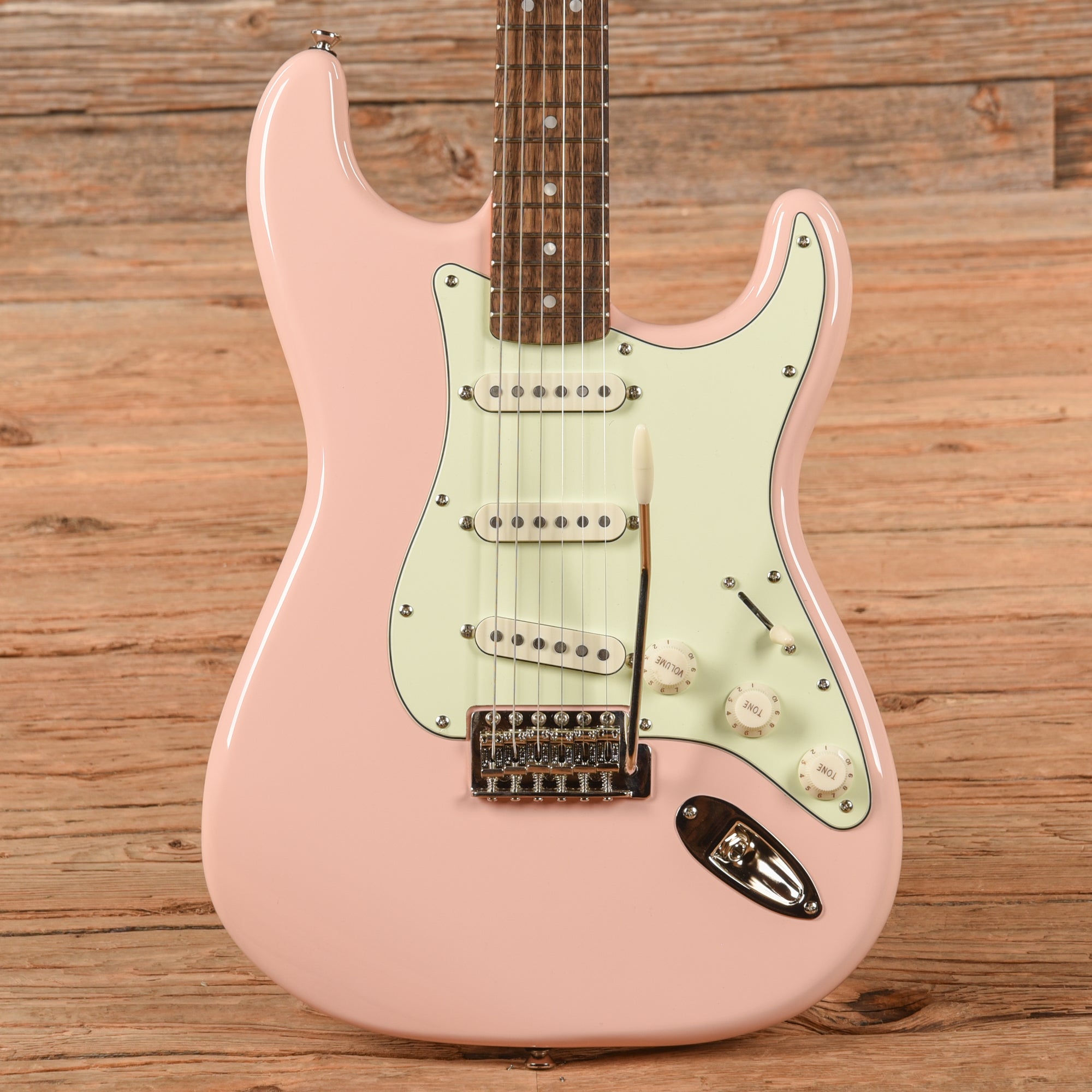 Squier Classic Vibe '60s Stratocaster Shell Pink w/Mint Pickguard Electric Guitars / Solid Body