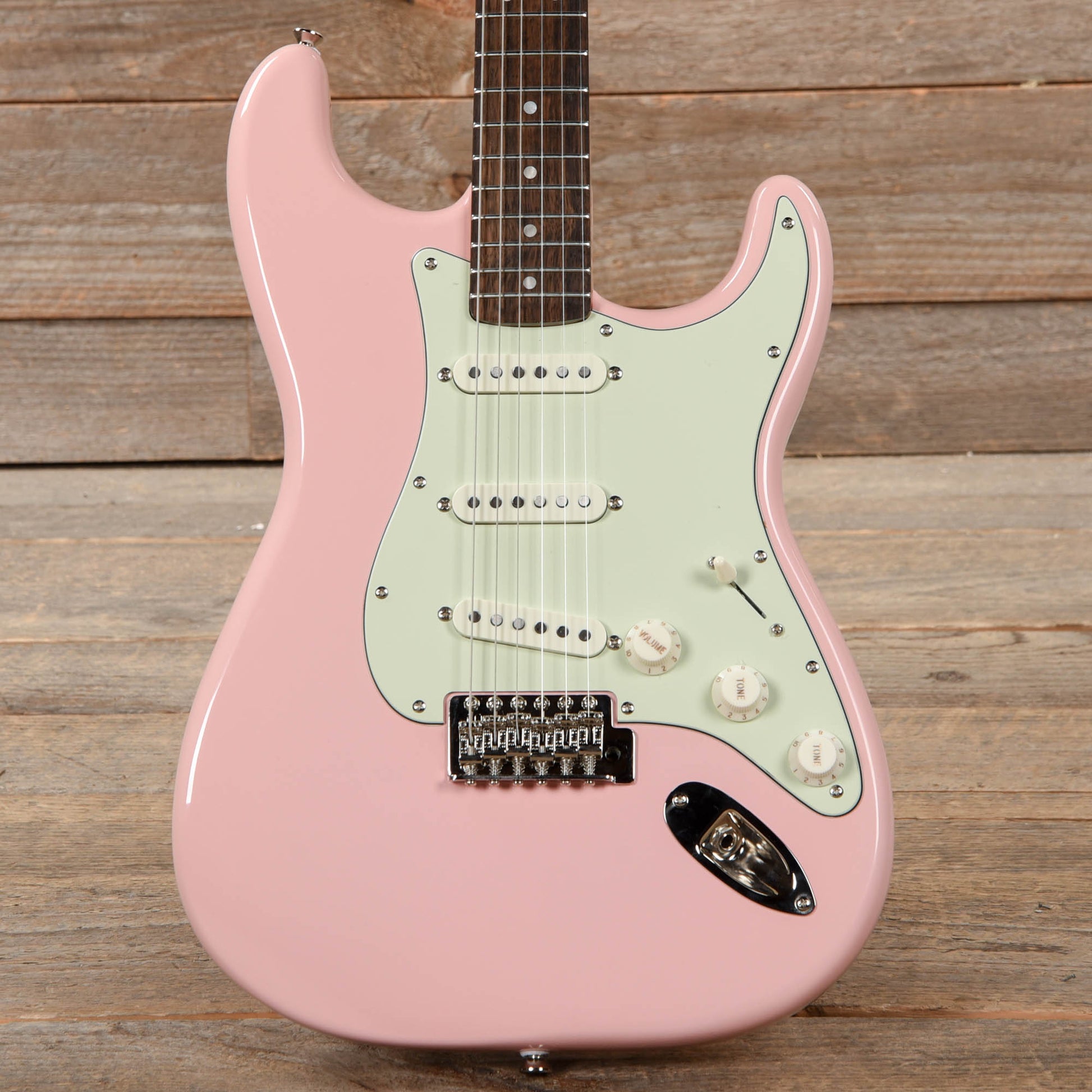 Squier Classic Vibe '60s Stratocaster Shell Pink w/Mint Pickguard Electric Guitars / Solid Body