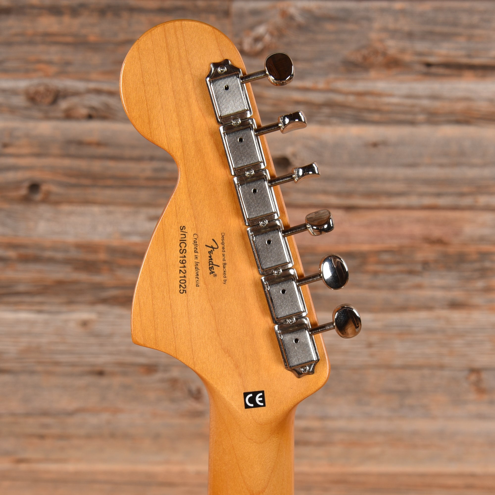 Squier Classic Vibe '70s HSS Stratocaster Walnut 2019 Electric Guitars / Solid Body