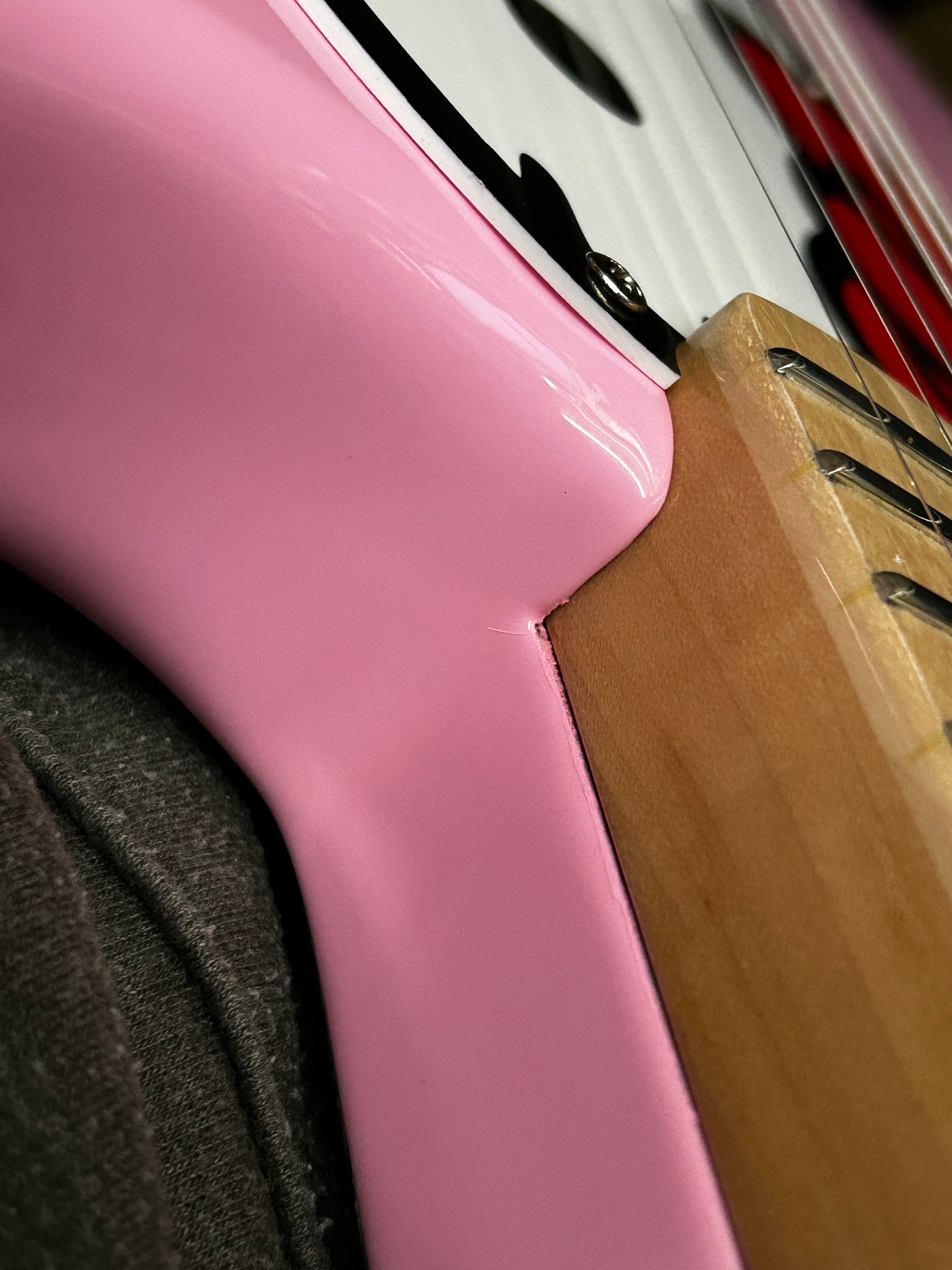 Squier Limited Edition Hello Kitty Stratocaster Pink Electric Guitars / Solid Body