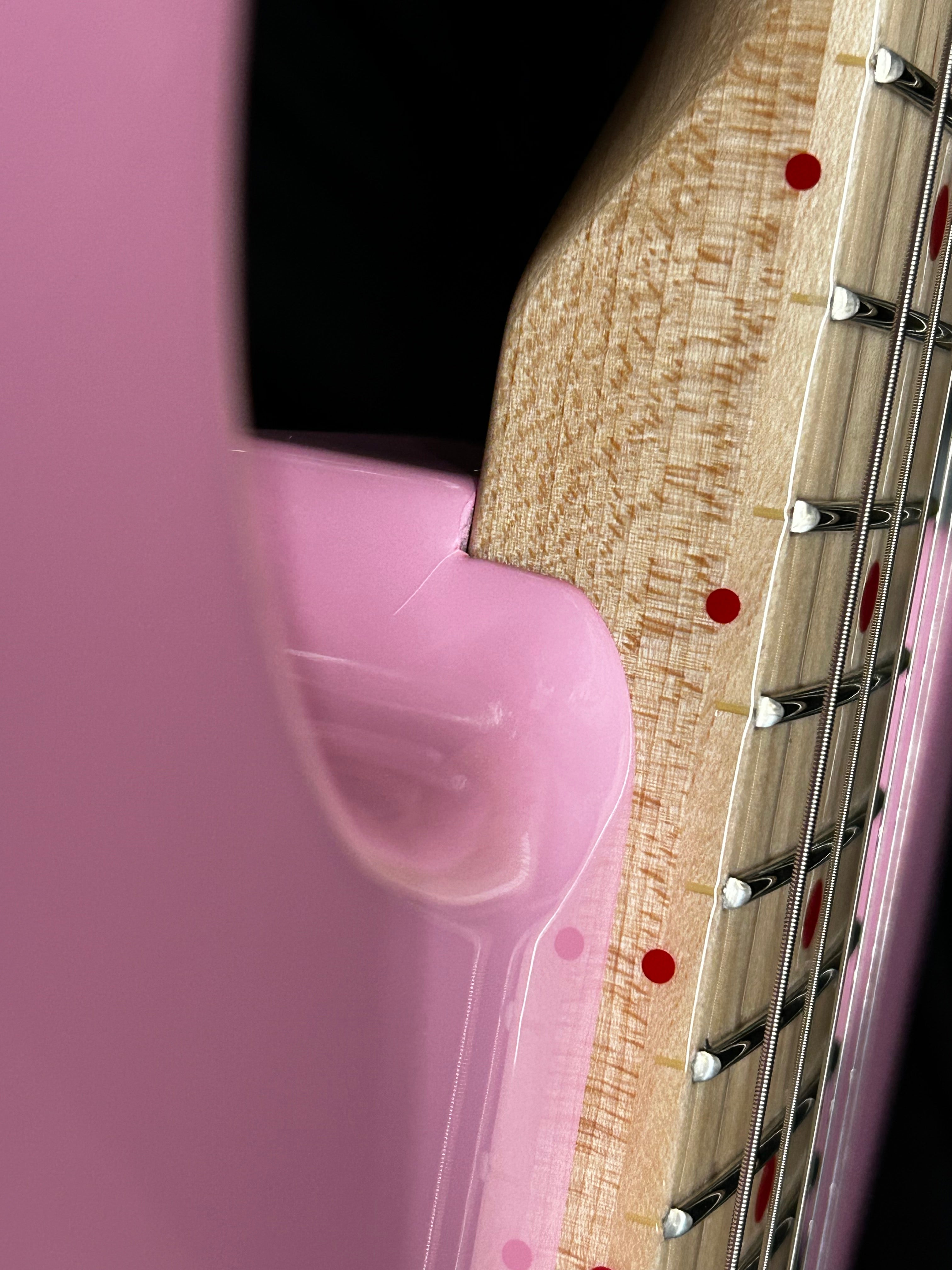 Squier Limited Edition Hello Kitty Stratocaster Pink Electric Guitars / Solid Body