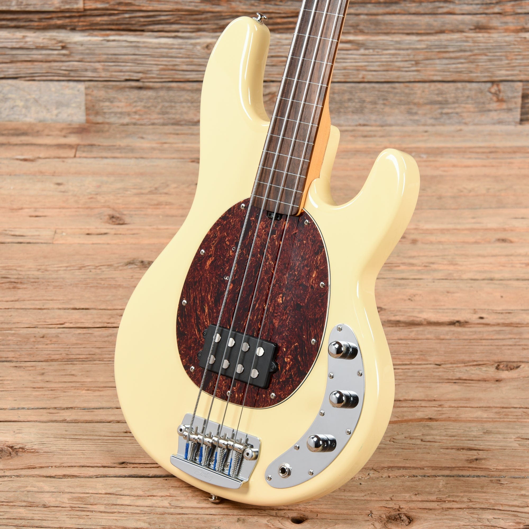 Sterling by Music Man Ray34CA Fretless White – Chicago Music Sterling by Music Man Ray34CA Fretless White – Chicago Music