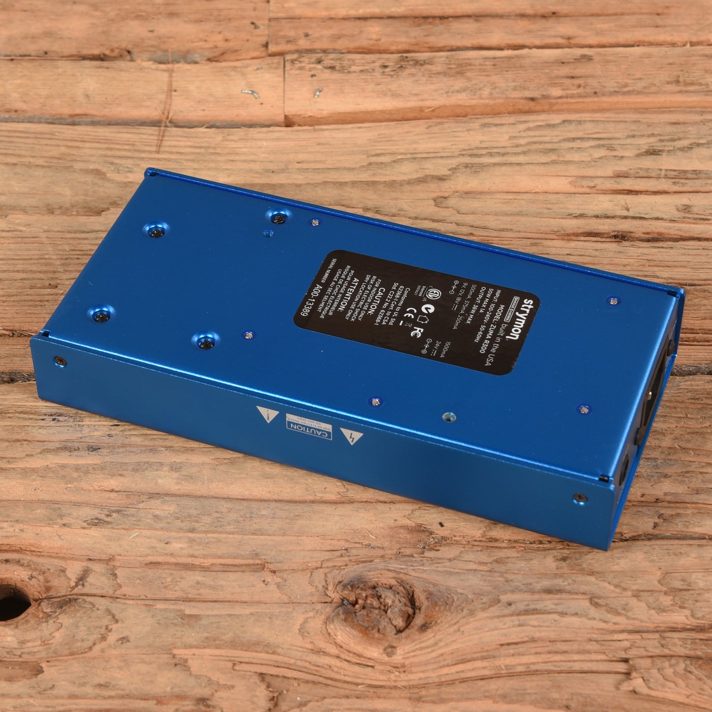 Strymon Zuma R300 Ultra Low Profile DC Power Supply Effects and Pedals / Pedalboards and Power Supplies