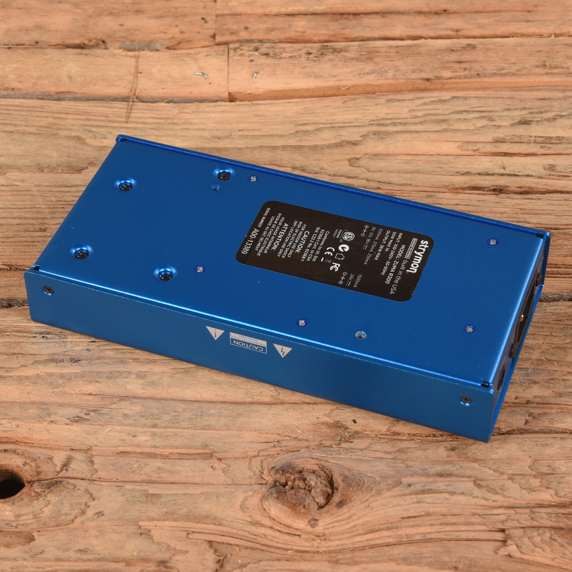 Strymon Zuma R300 Ultra Low Profile DC Power Supply Effects and Pedals / Pedalboards and Power Supplies