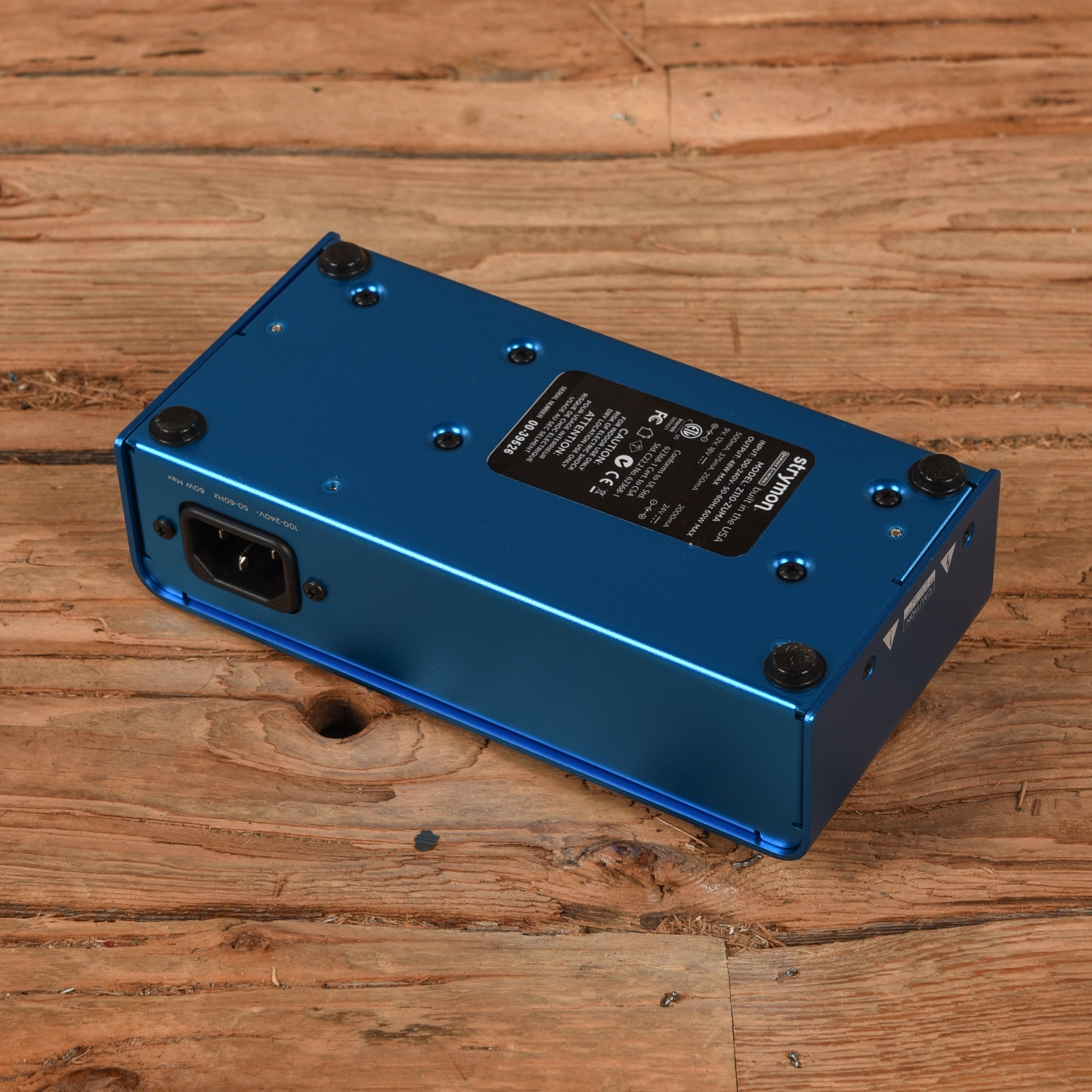 Strymon Zuma Effects and Pedals / Pedalboards and Power Supplies