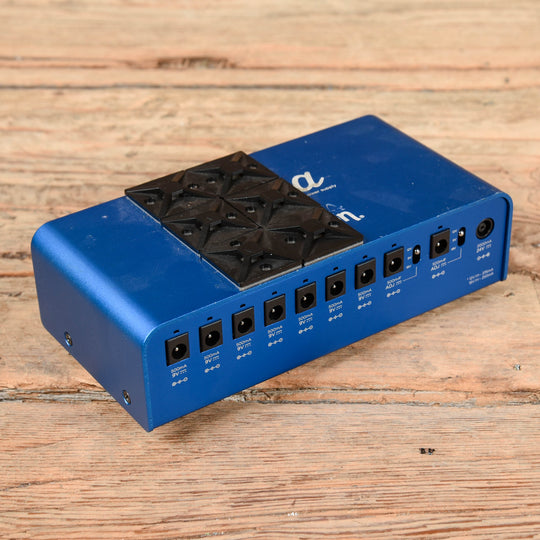 Strymon Zuma Effects and Pedals / Pedalboards and Power Supplies
