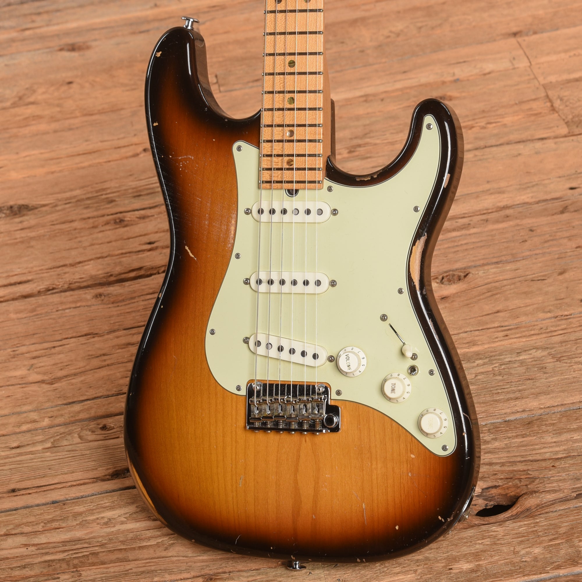 Suhr Classic Antique Sunburst 2012 Electric Guitars / Solid Body