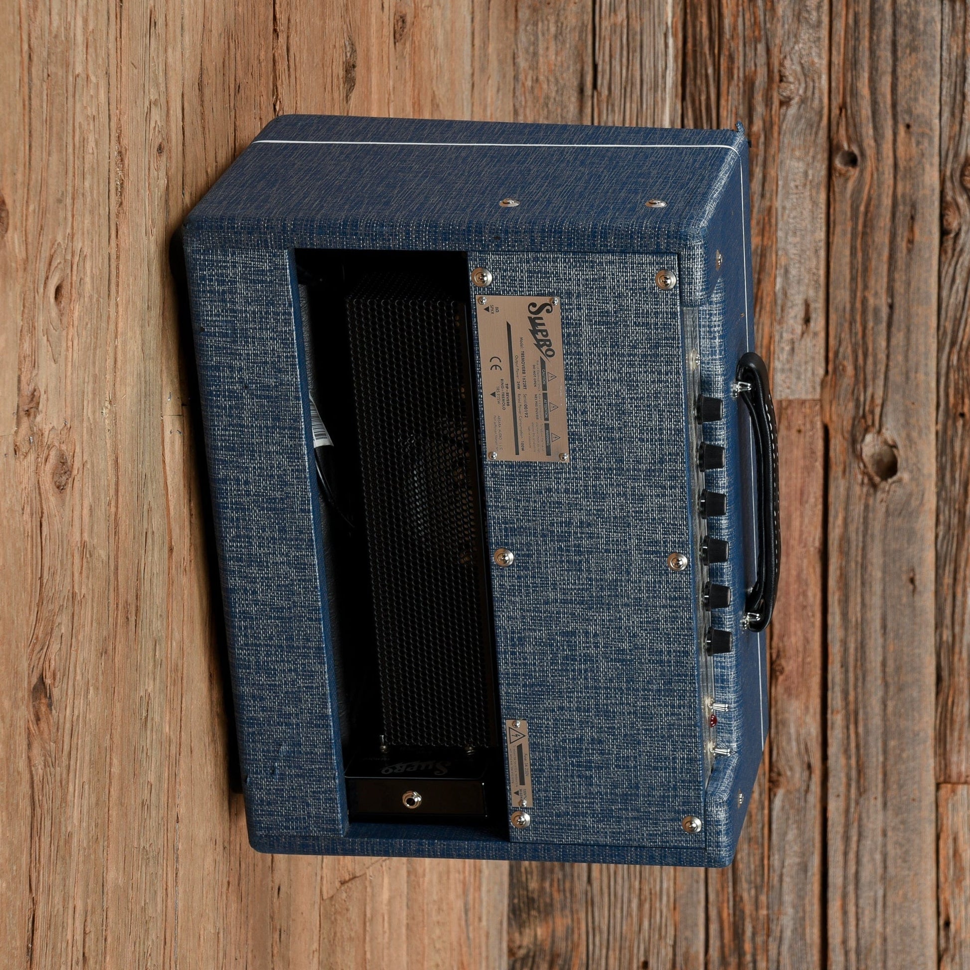 Supro 1622RT Tremo-Verb Amps / Guitar Cabinets