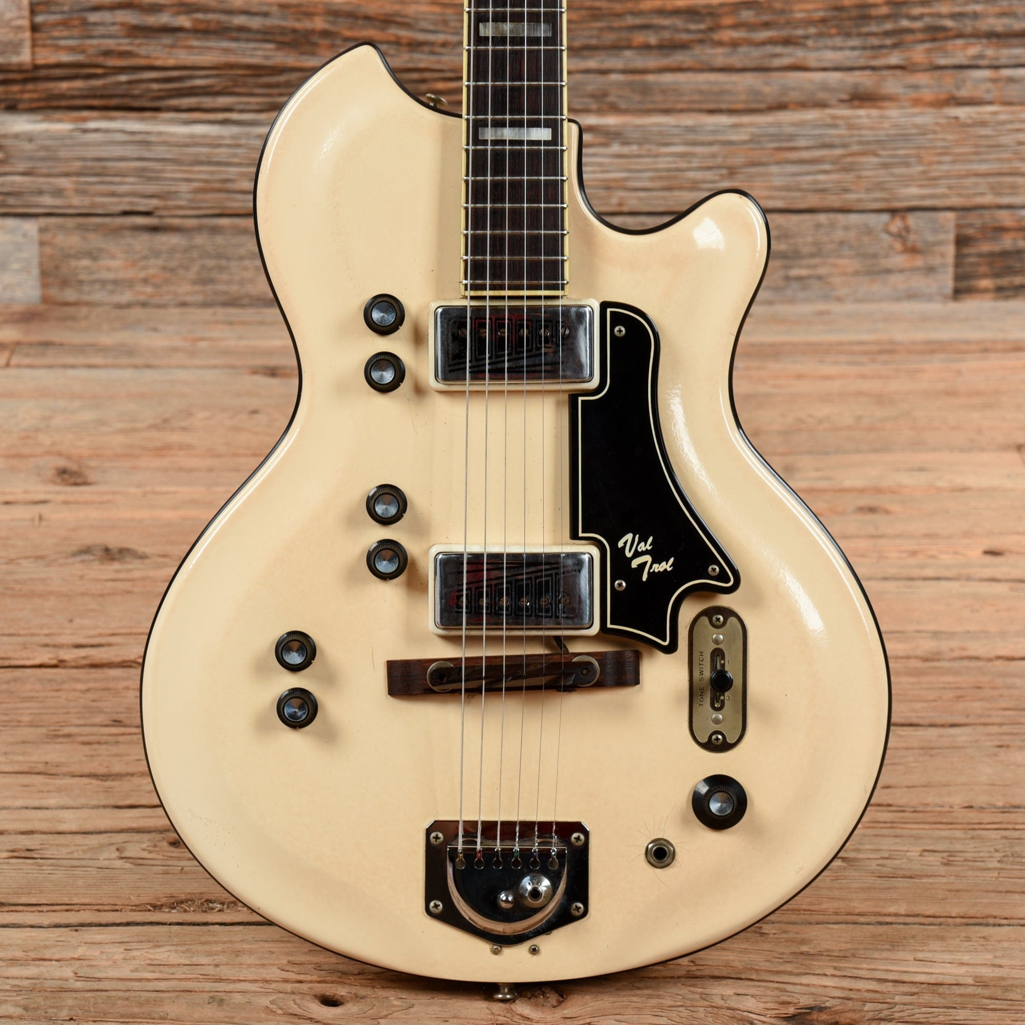 Supro Val Trol White 1965 Electric Guitars / Hollow Body