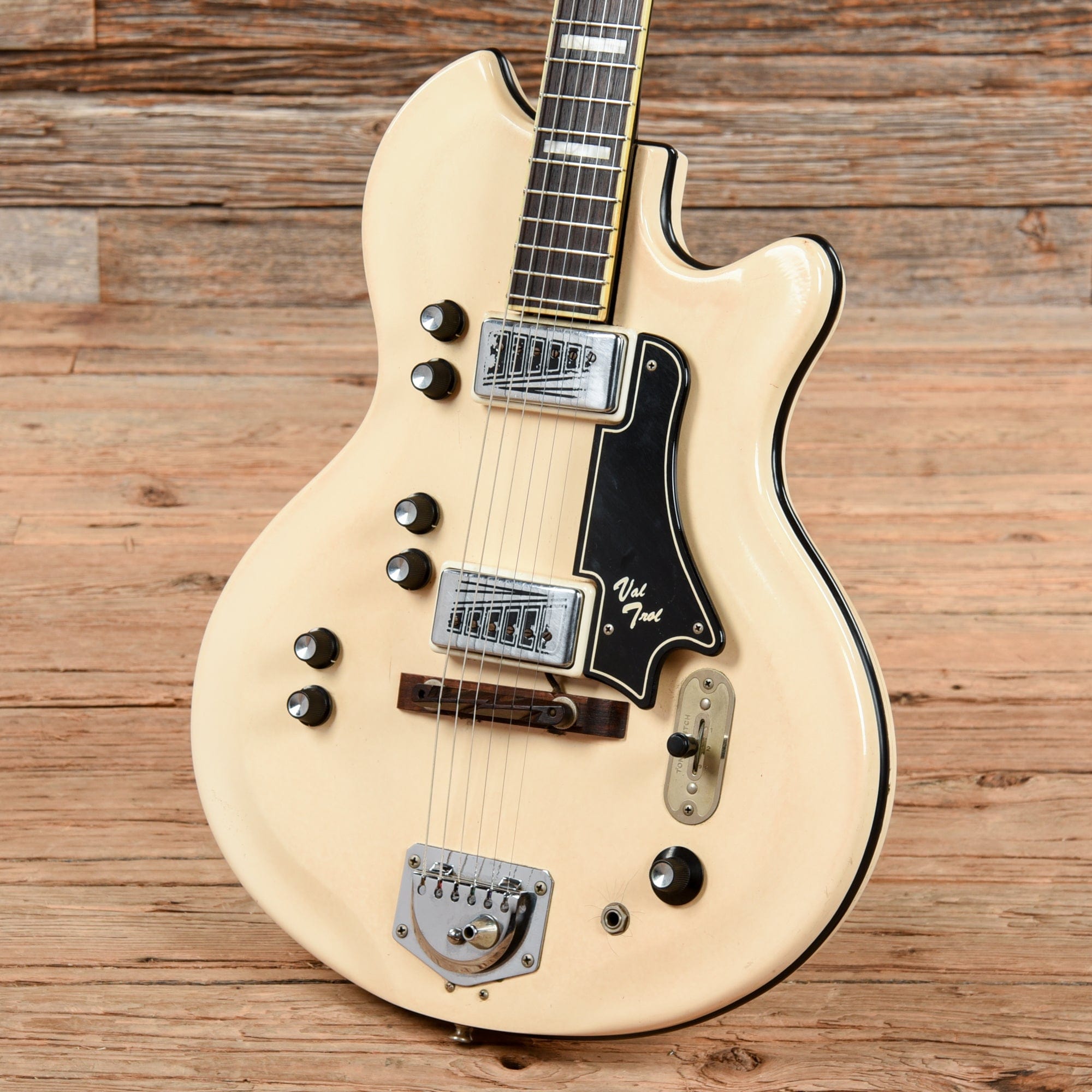 Supro Val Trol White 1965 Electric Guitars / Hollow Body
