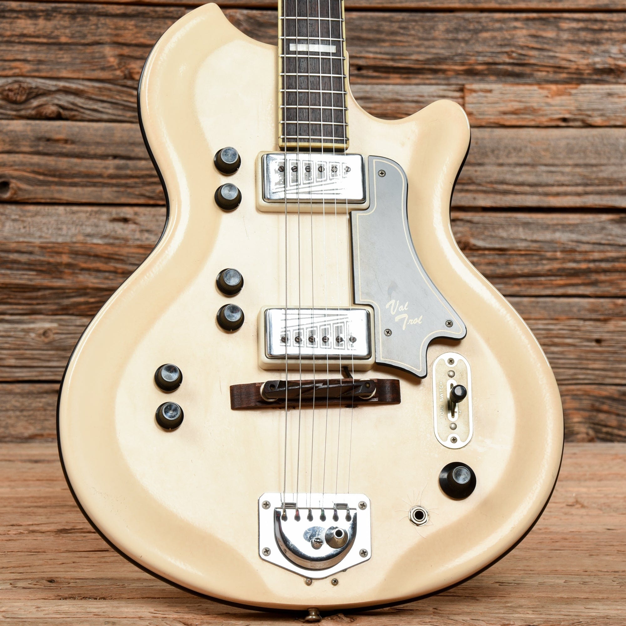 Supro Val Trol White 1965 Electric Guitars / Hollow Body
