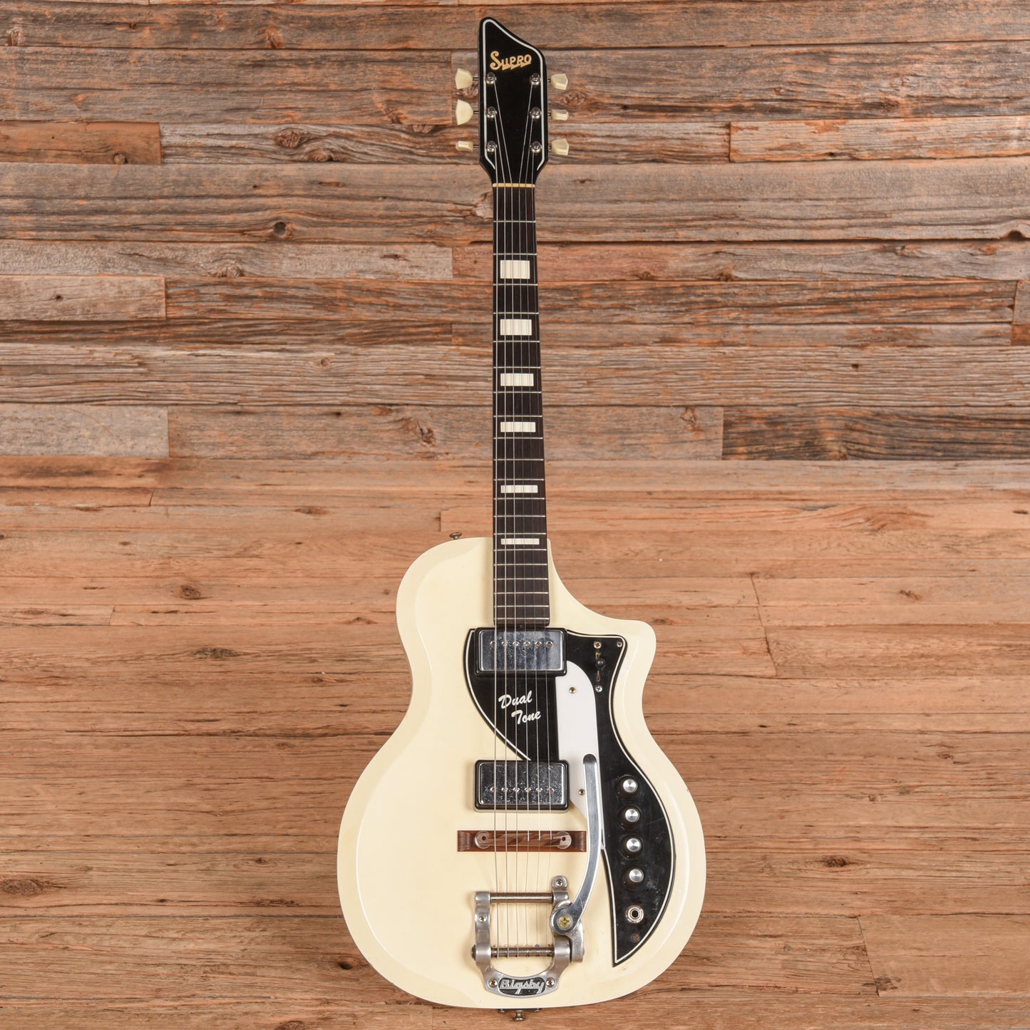 Supro Dualtone White 1962 Electric Guitars / Solid Body